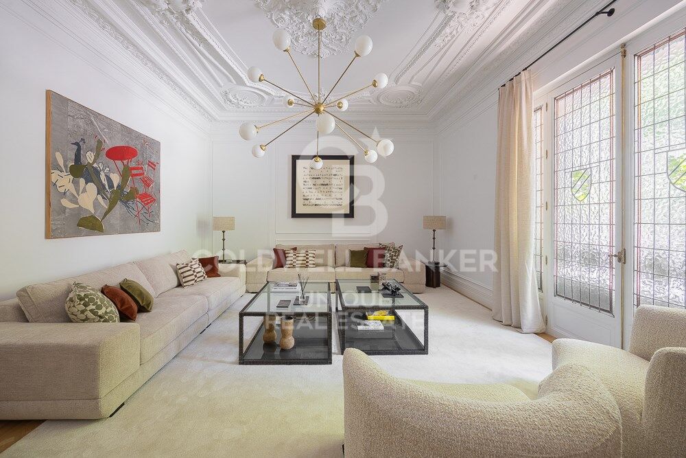 Appartement rénové de 4 chambres avec terrasse dans le quartier exclusif de Recoletos, Madrid