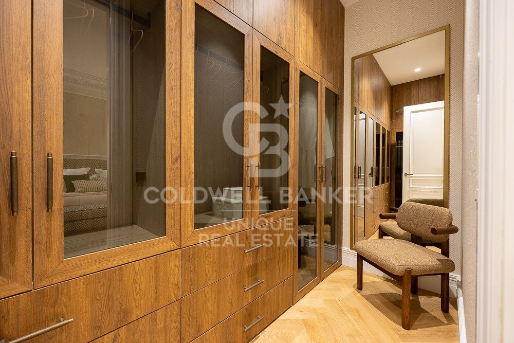 Appartement rénové de 4 chambres avec terrasse dans le quartier exclusif de Recoletos, Madrid