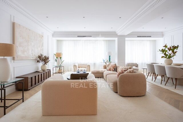 Renovated 4-bedroom flat with terrace in the exclusive neighbourhood of Recoletos, Madrid