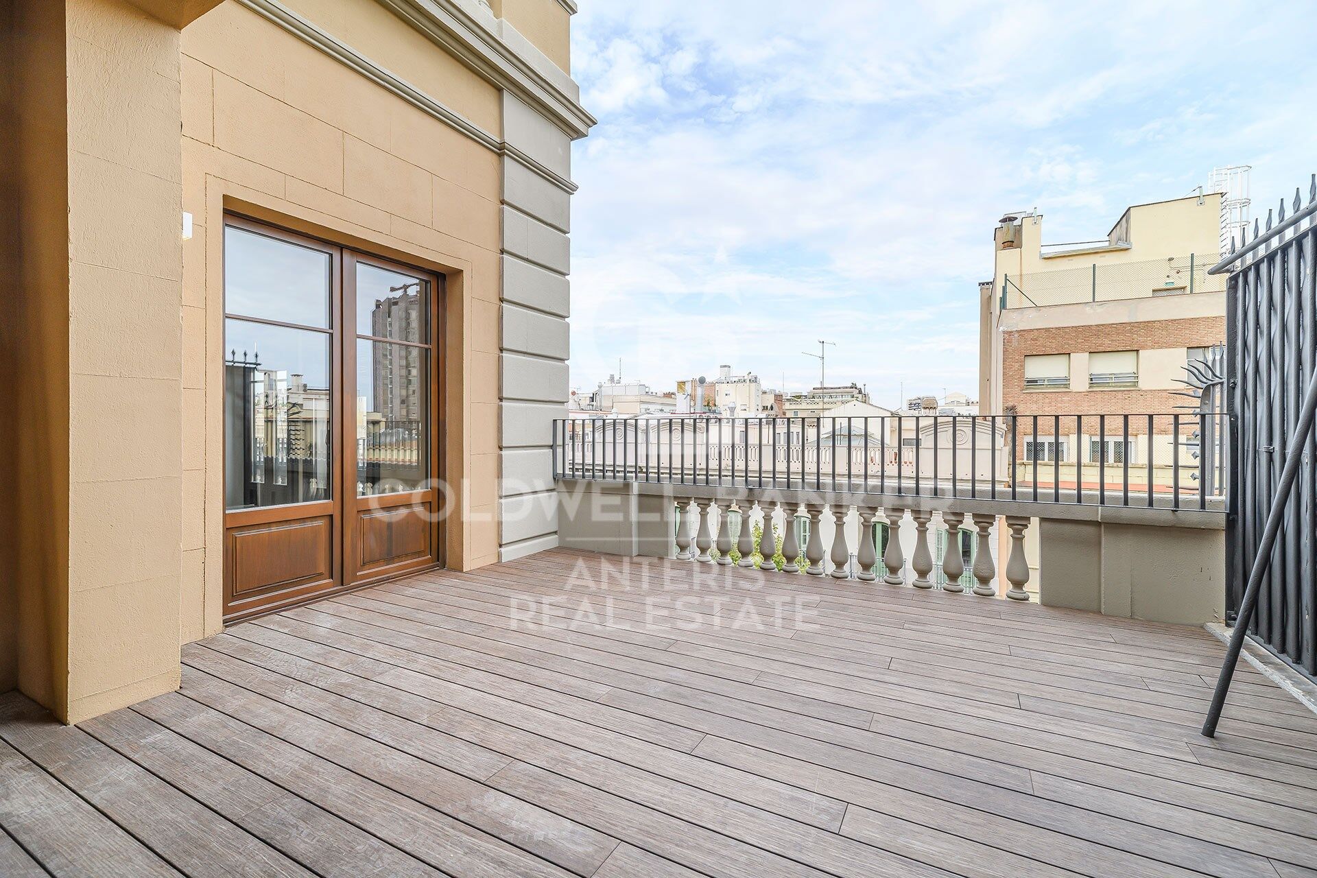 Penthouse with a 25 m² terrace in the heart of Eixample Dreta