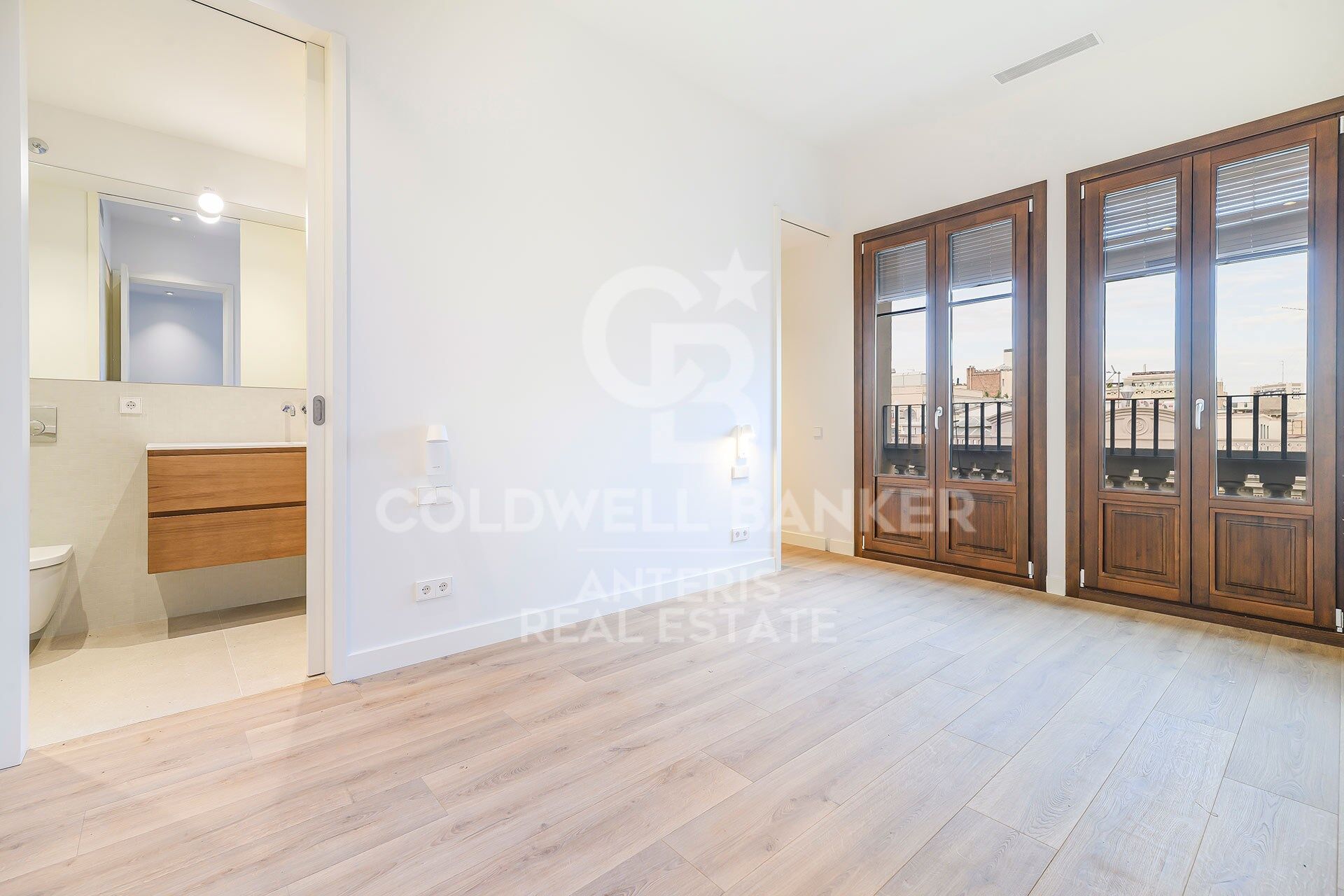 Penthouse with a 25 m² terrace in the heart of Eixample Dreta