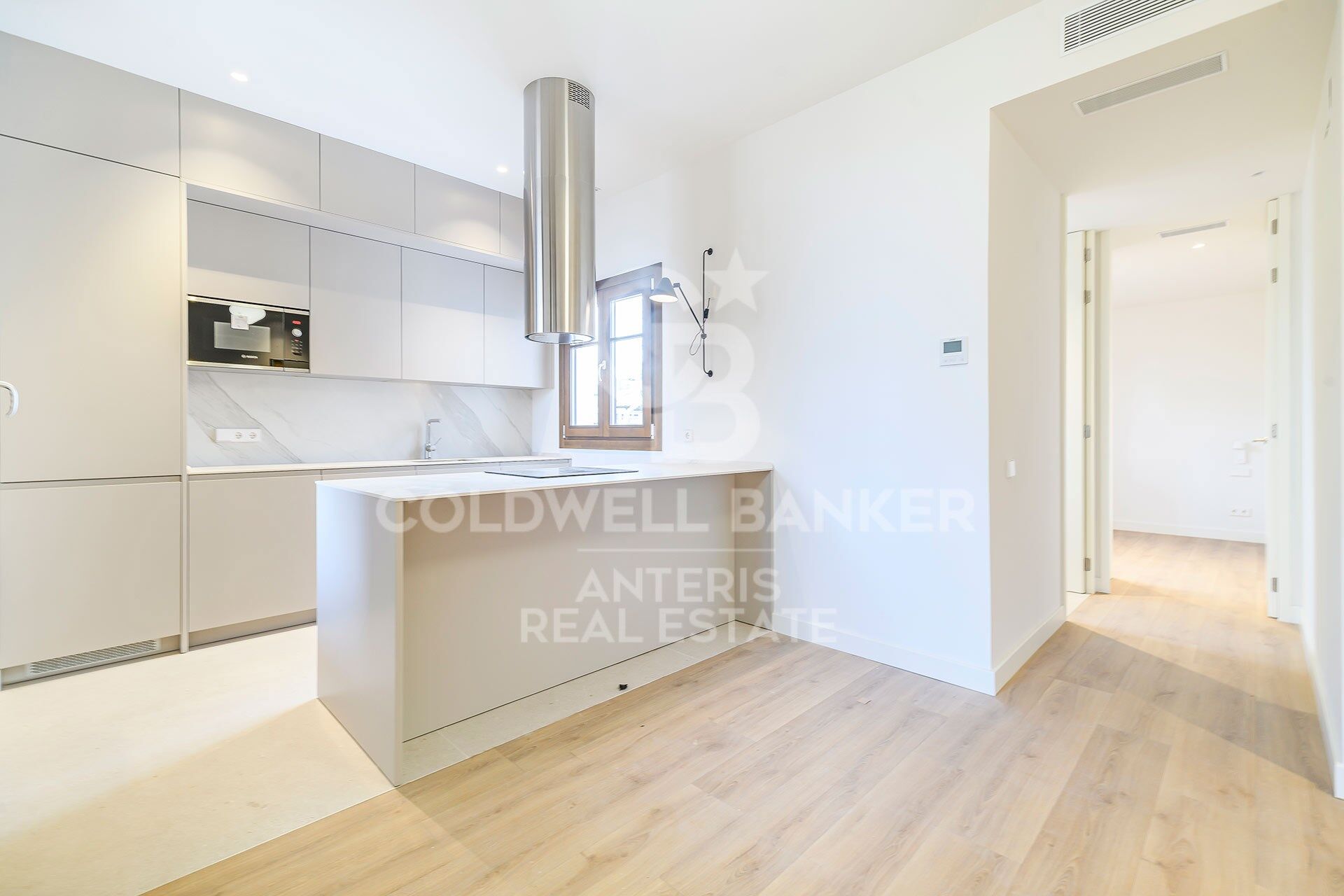 Penthouse with a 25 m² terrace in the heart of Eixample Dreta