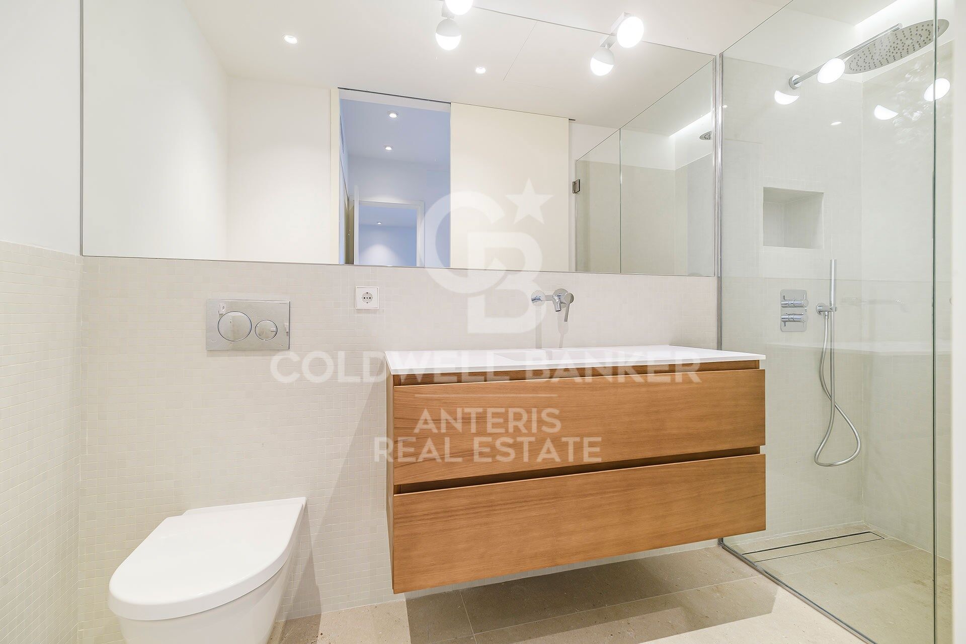 Penthouse with a 25 m² terrace in the heart of Eixample Dreta