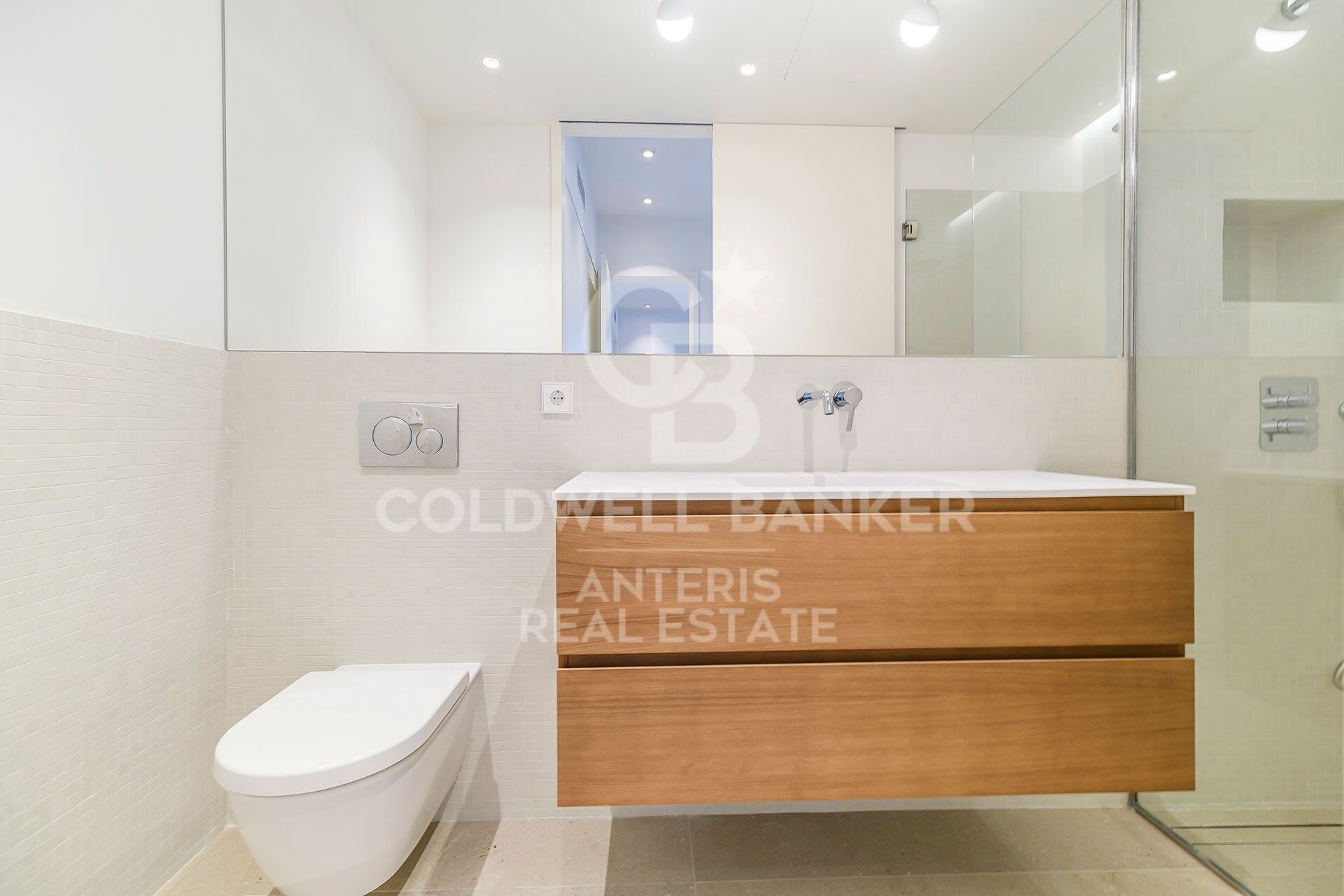 Penthouse with a 25 m² terrace in the heart of Eixample Dreta