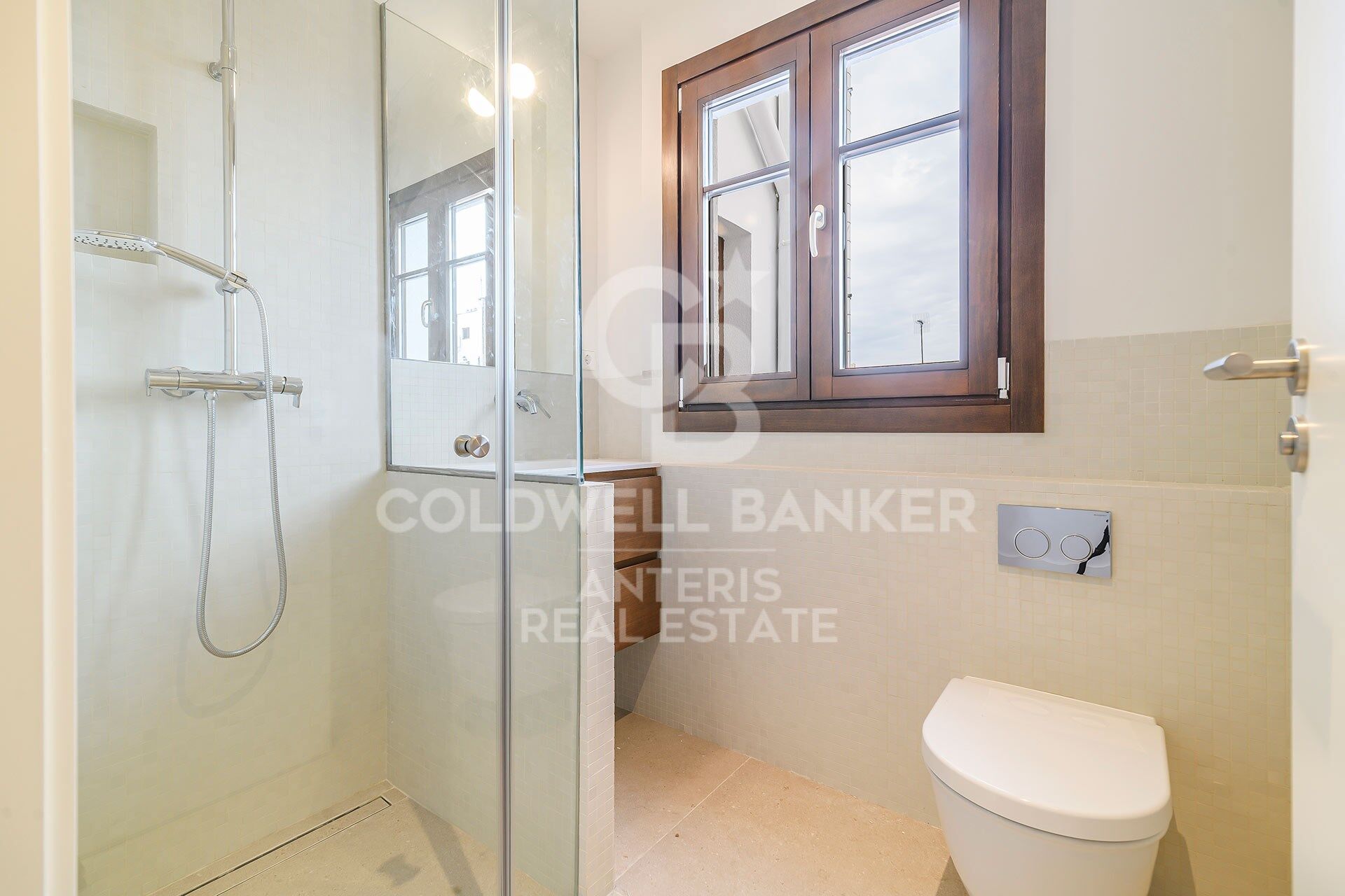 Penthouse with a 25 m² terrace in the heart of Eixample Dreta