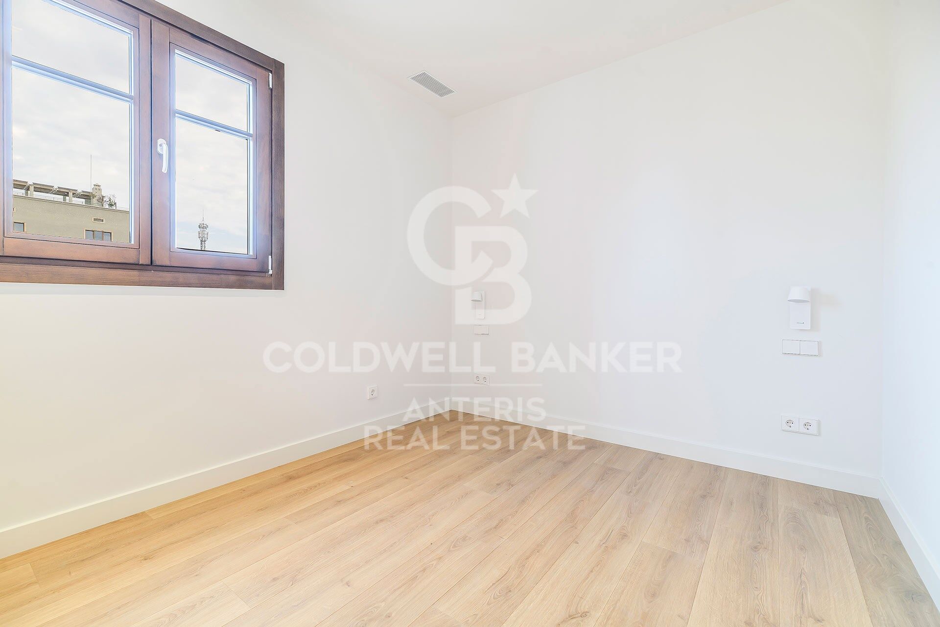 Penthouse with a 25 m² terrace in the heart of Eixample Dreta