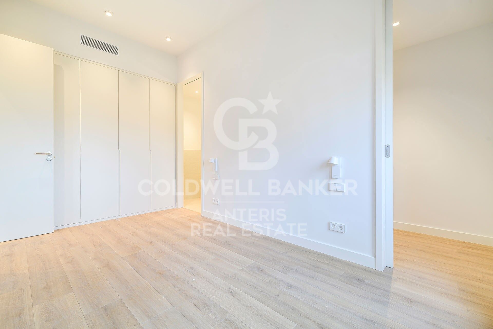 Penthouse with a 25 m² terrace in the heart of Eixample Dreta