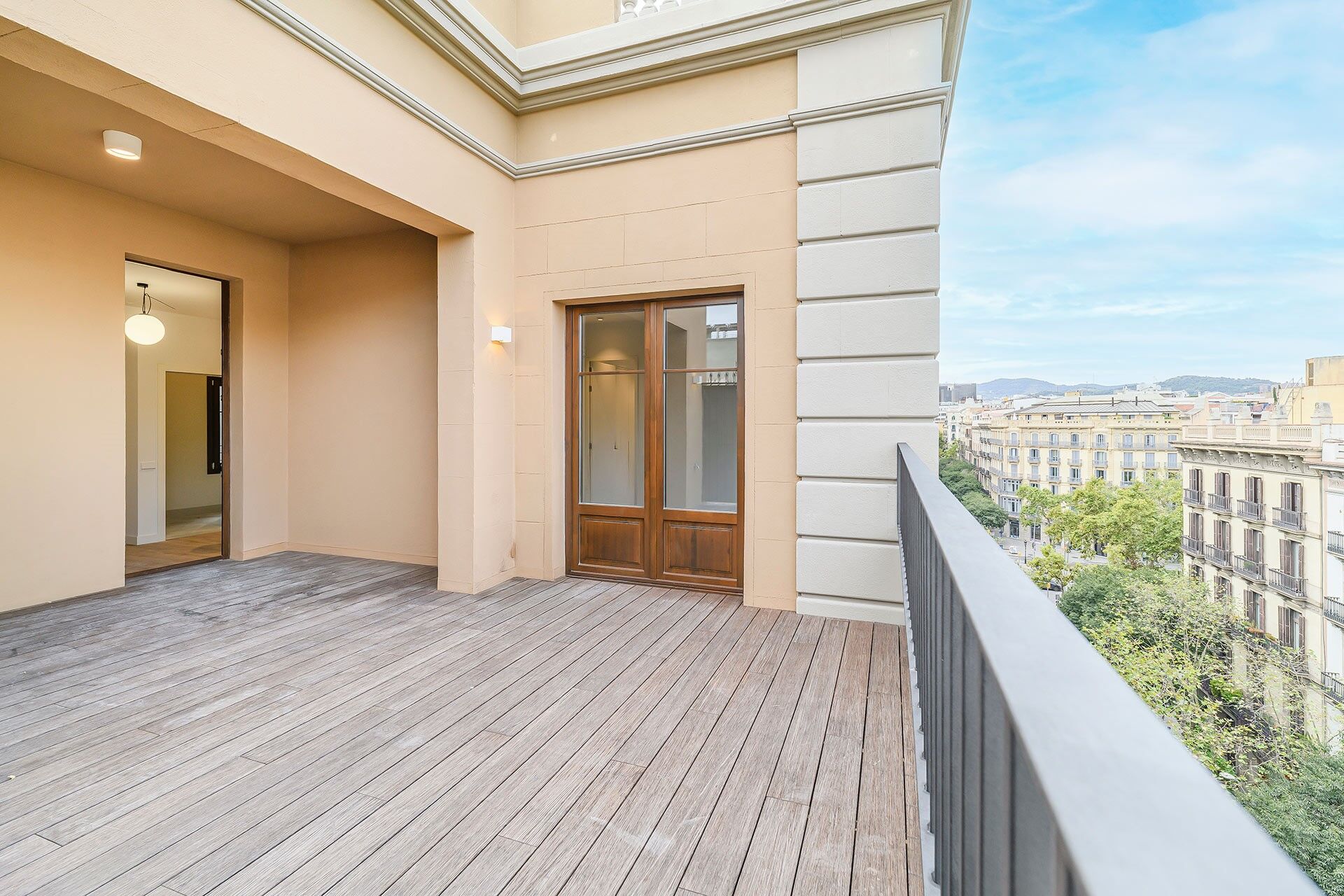 Penthouse with a 25 m² terrace in the heart of Eixample Dreta