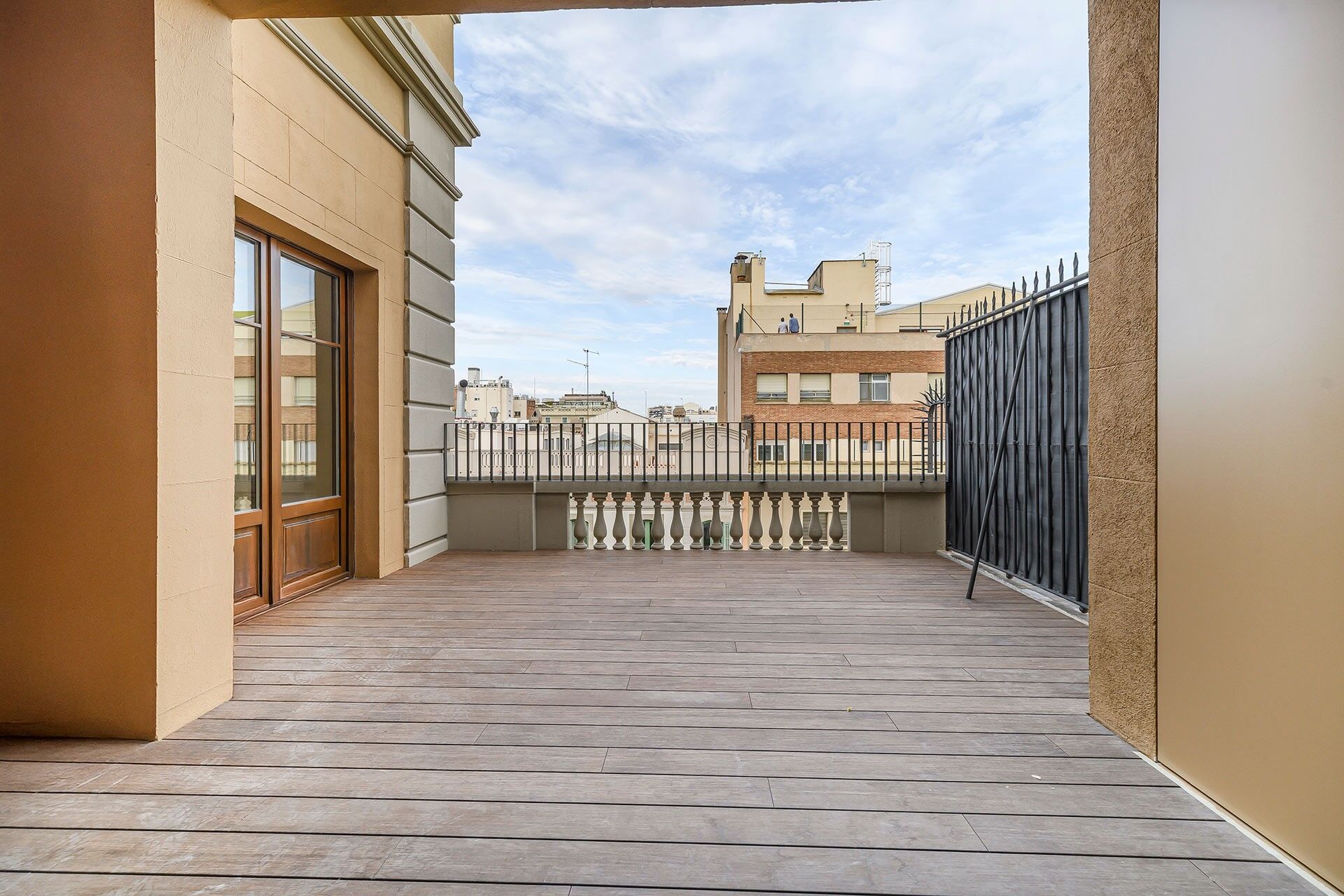 Penthouse with a 25 m² terrace in the heart of Eixample Dreta