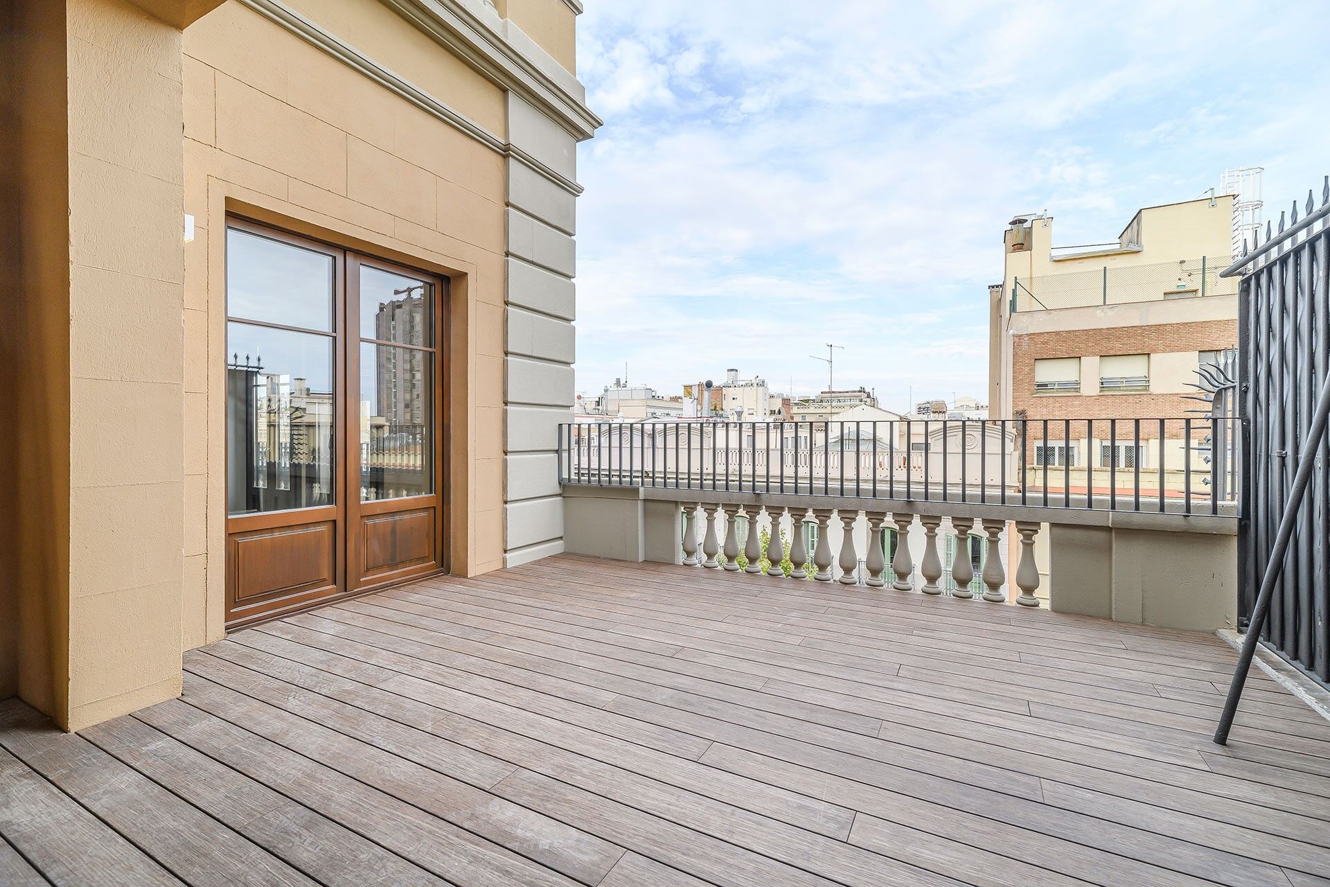 Penthouse with a 25 m² terrace in the heart of Eixample Dreta