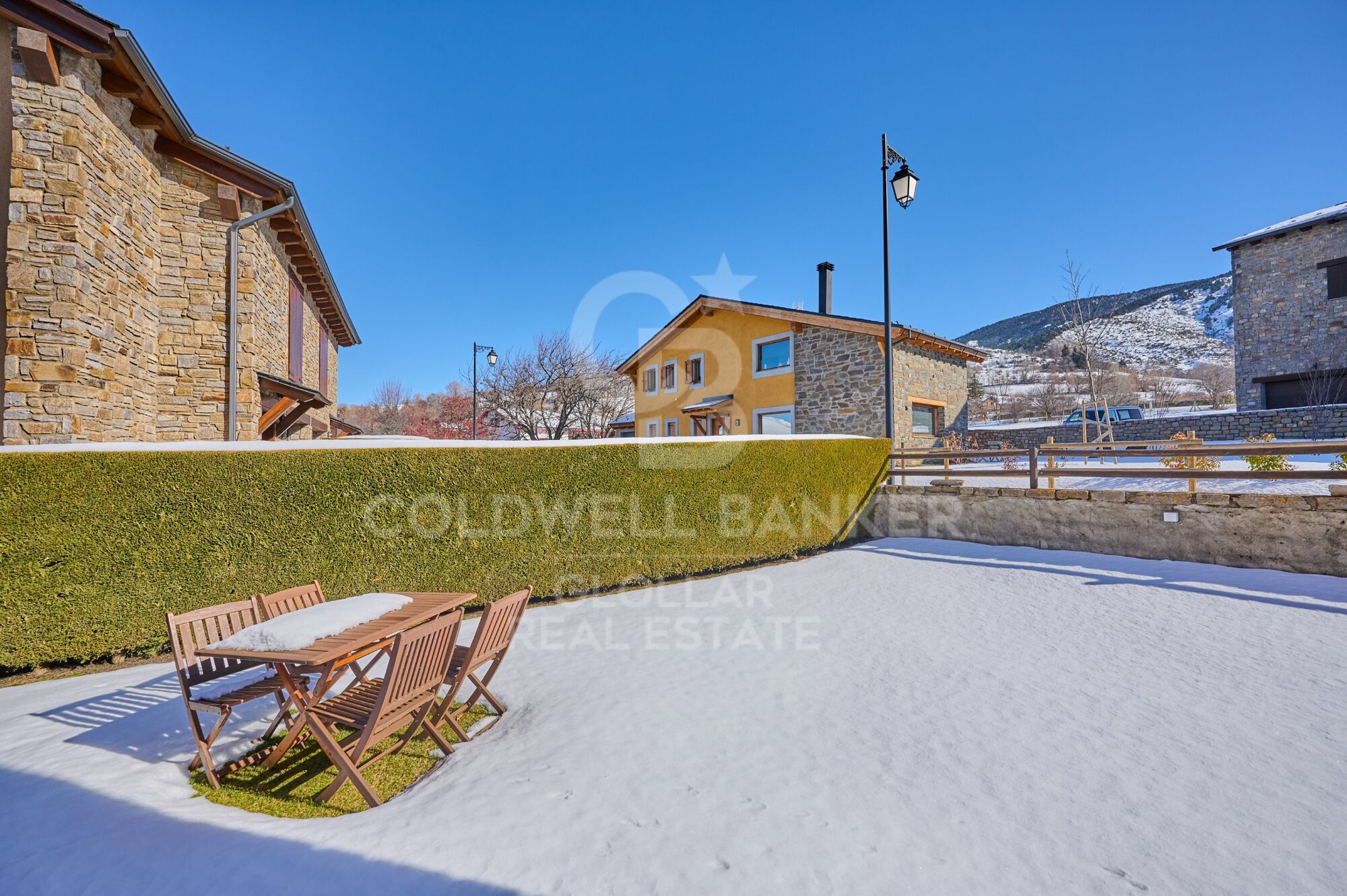 House 3 Bedrooms Sale Err