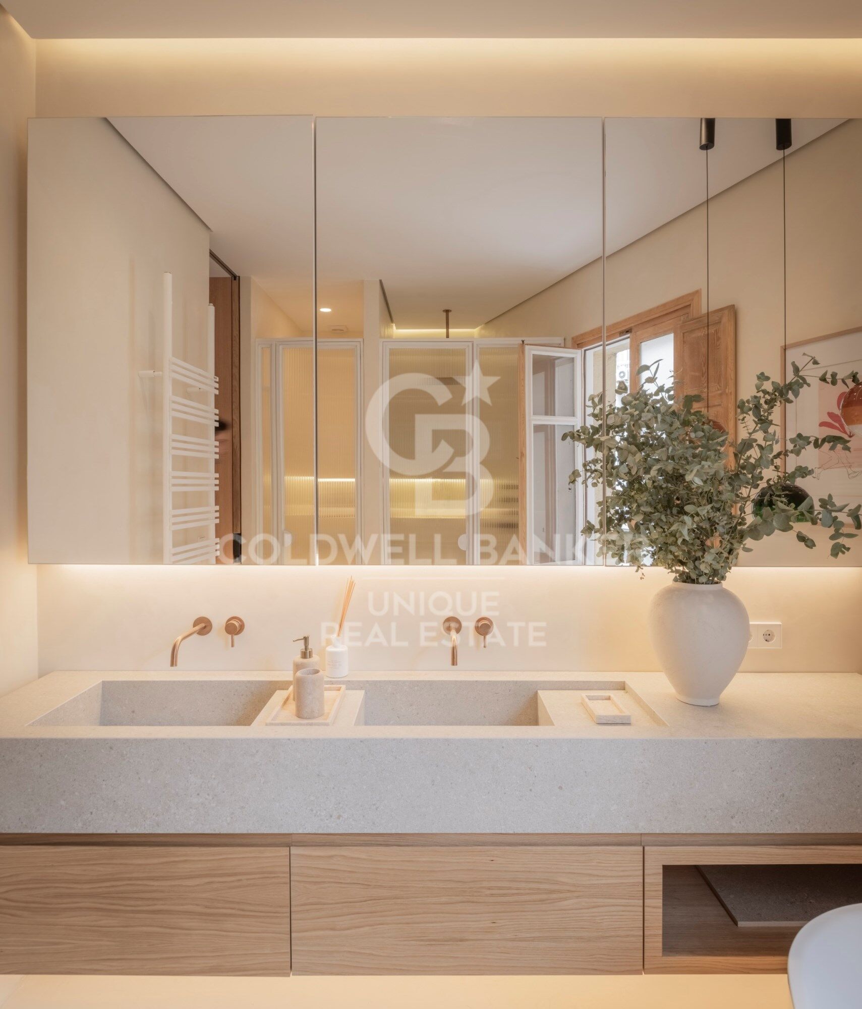 Piso exterior con 4 balcones a calle, garaje y trastero en Lista, Madrid