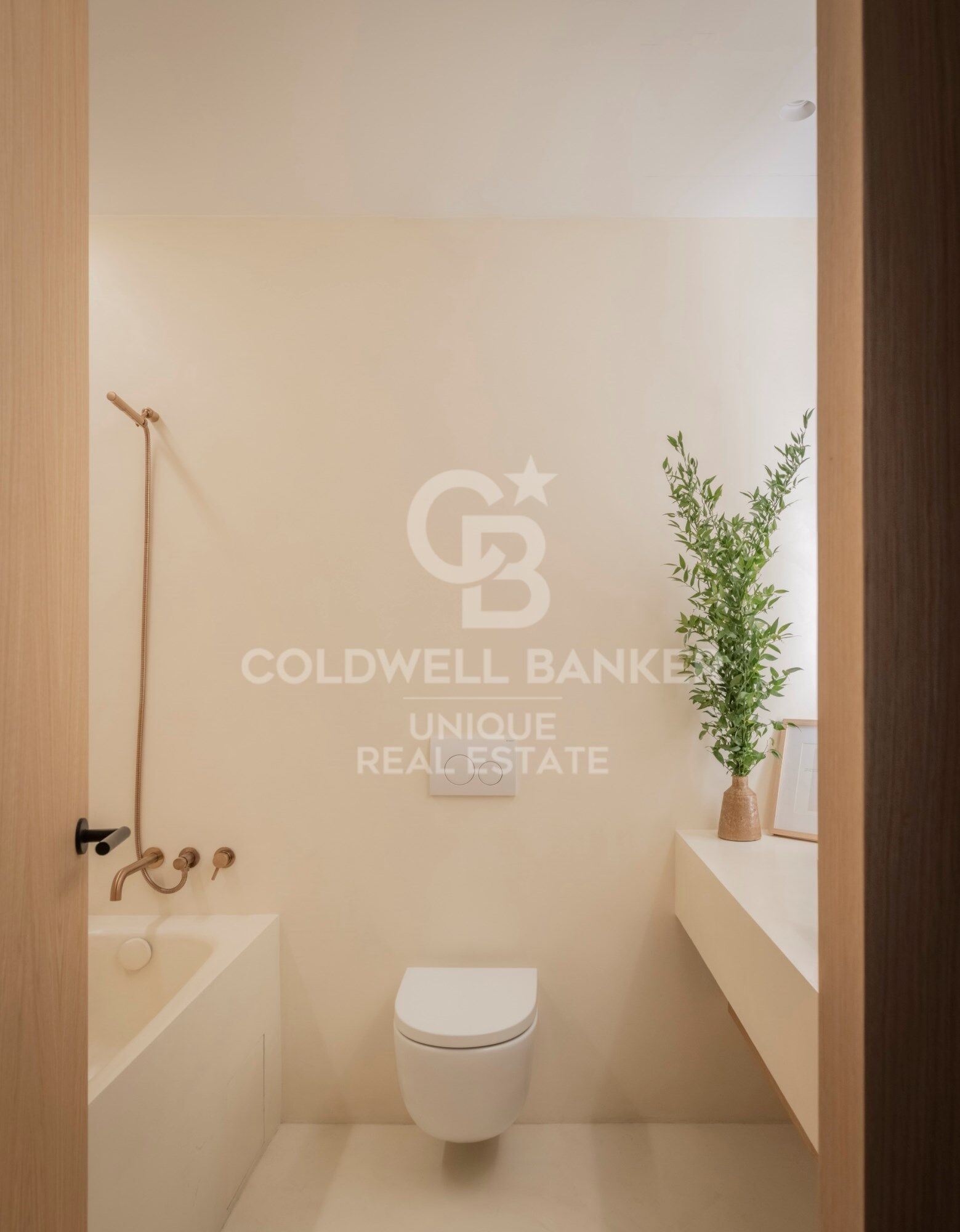 Piso exterior con 4 balcones a calle, garaje y trastero en Lista, Madrid