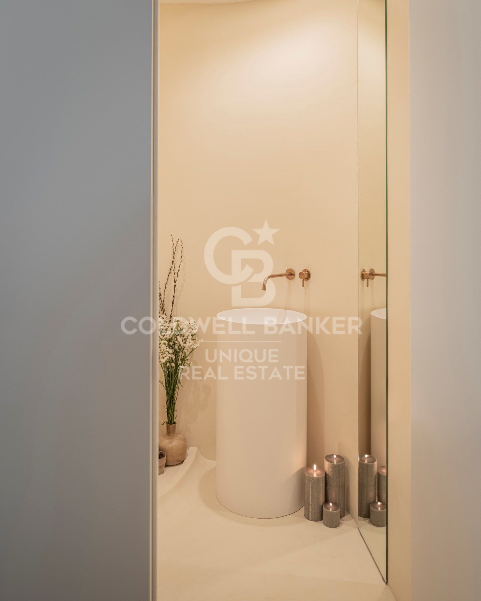 Piso exterior con 4 balcones a calle, garaje y trastero en Lista, Madrid