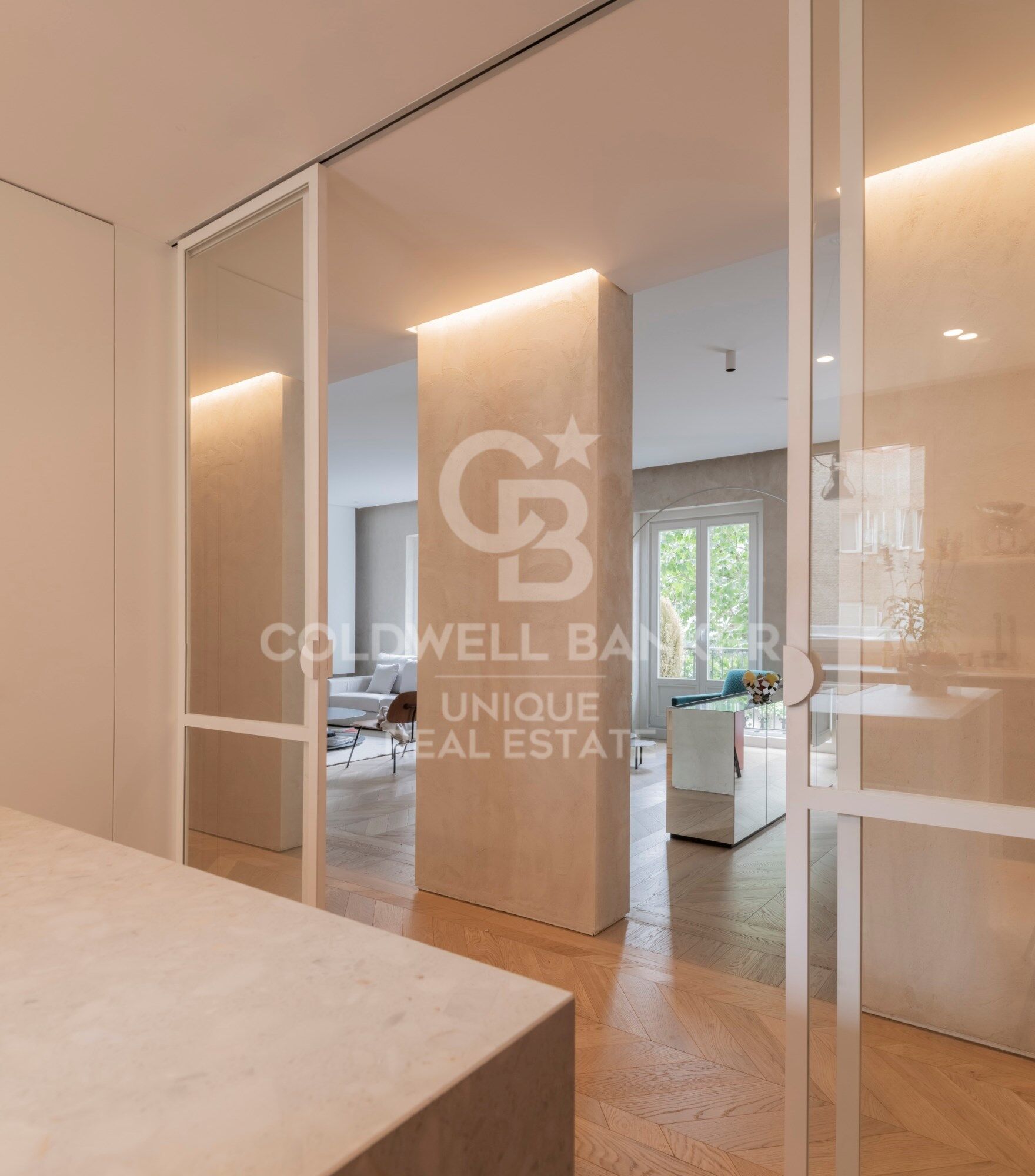 Appartement extérieur avec quatre balcons sur rue, garage et cave à Lista, Madrid