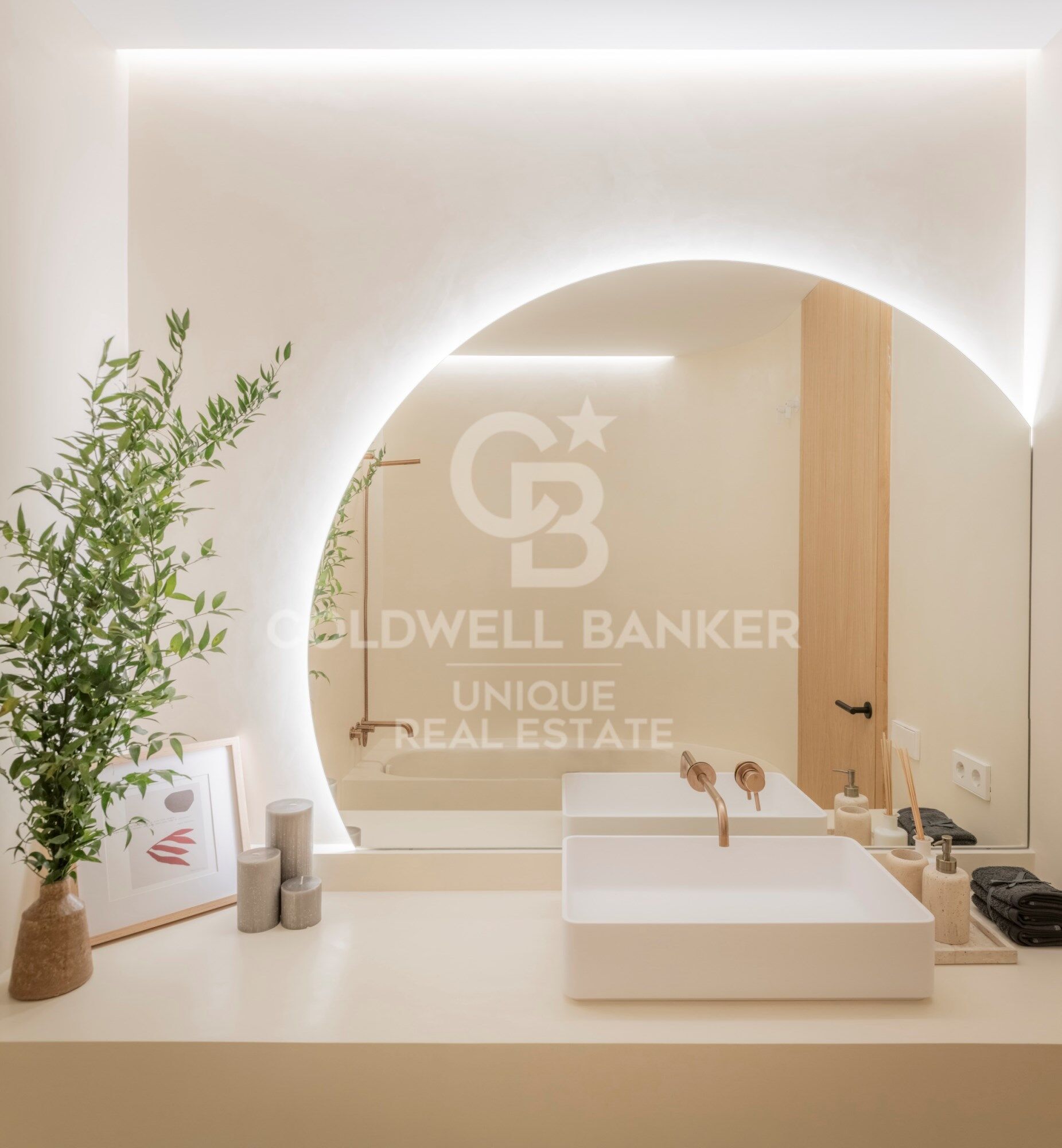 Appartement extérieur avec quatre balcons sur rue, garage et cave à Lista, Madrid