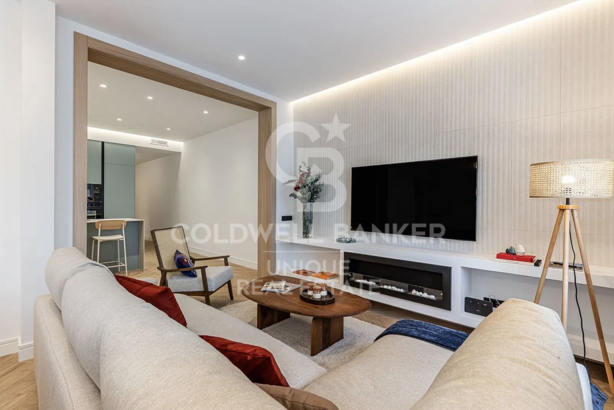 Piso exterior reformado de 4 habitaciones, balcones y garaje en Justicia, Madrid