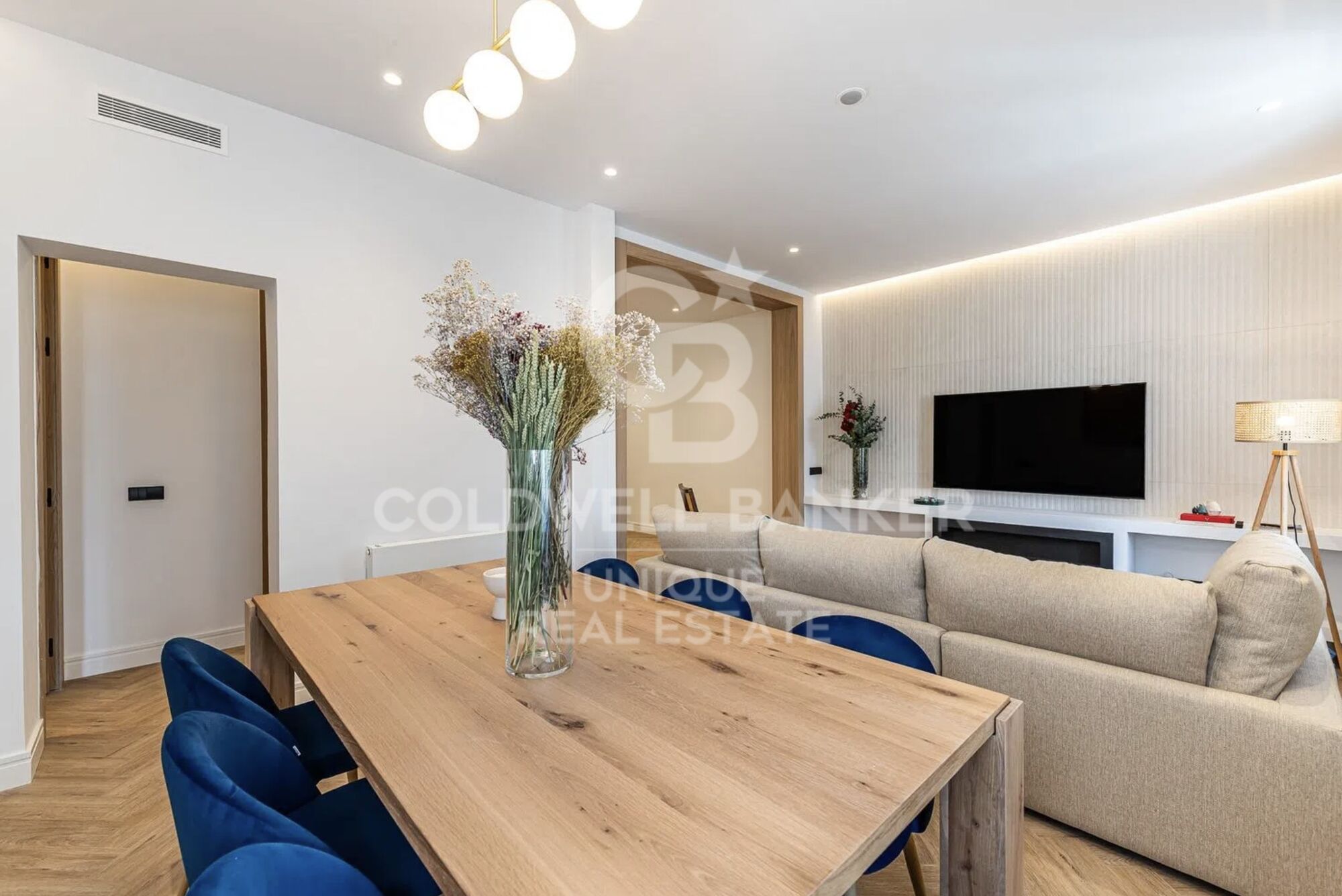 Piso exterior reformado de 4 habitaciones, balcones y garaje en Justicia, Madrid