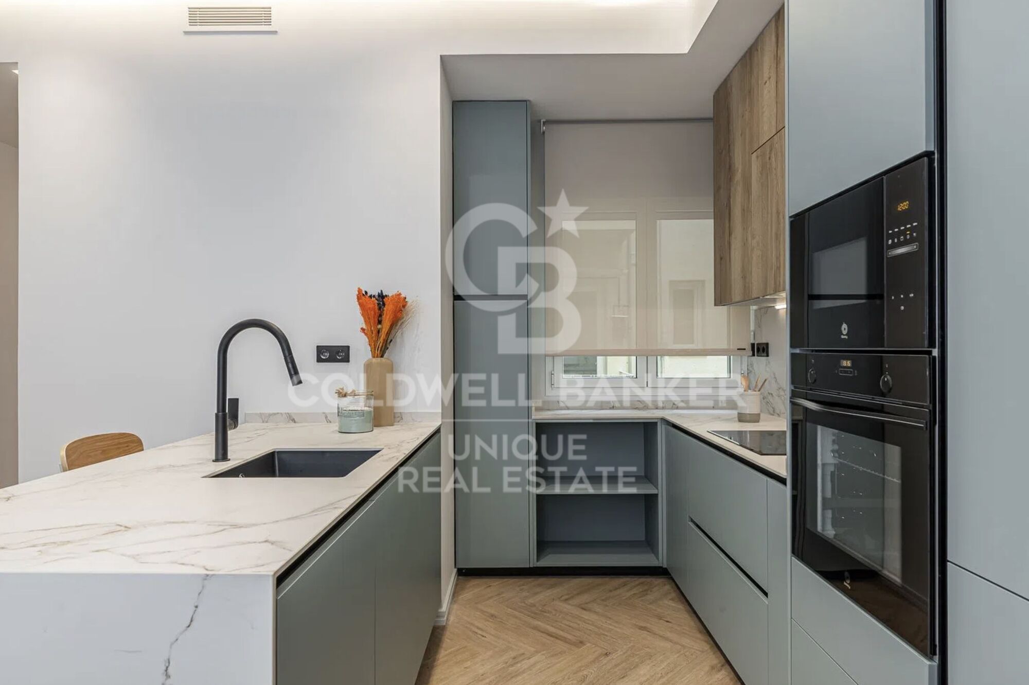 Piso exterior reformado de 4 habitaciones, balcones y garaje en Justicia, Madrid