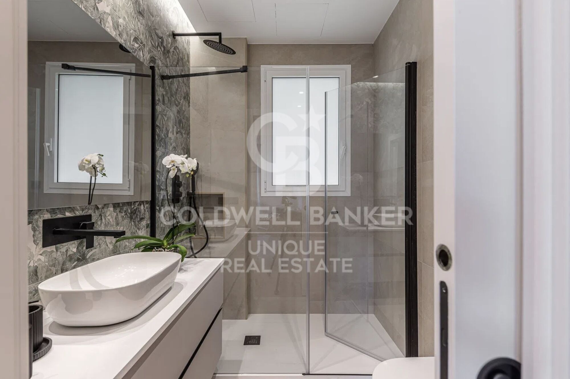 Piso exterior reformado de 4 habitaciones, balcones y garaje en Justicia, Madrid