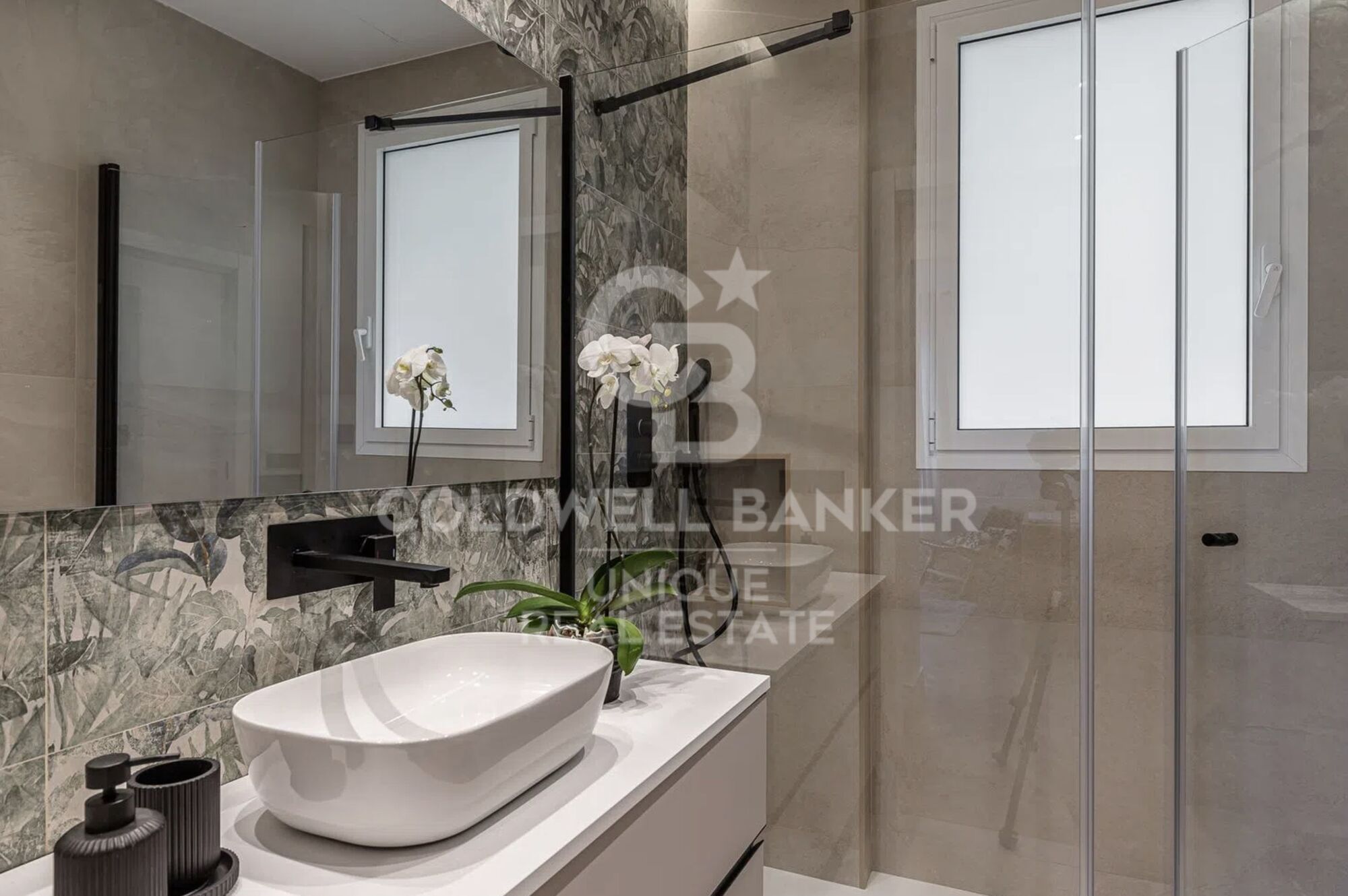 Piso exterior reformado de 4 habitaciones, balcones y garaje en Justicia, Madrid