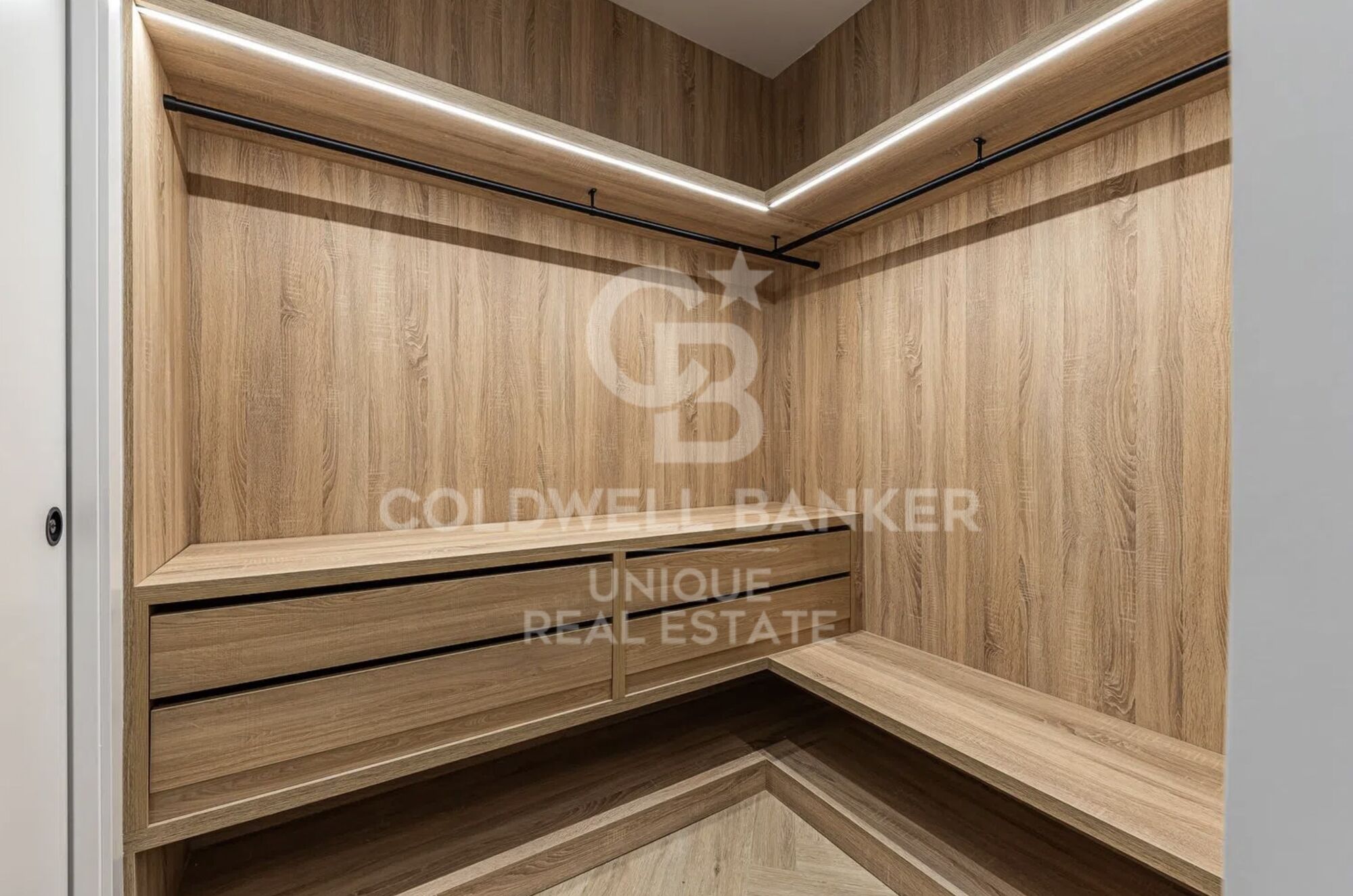 Piso exterior reformado de 4 habitaciones, balcones y garaje en Justicia, Madrid