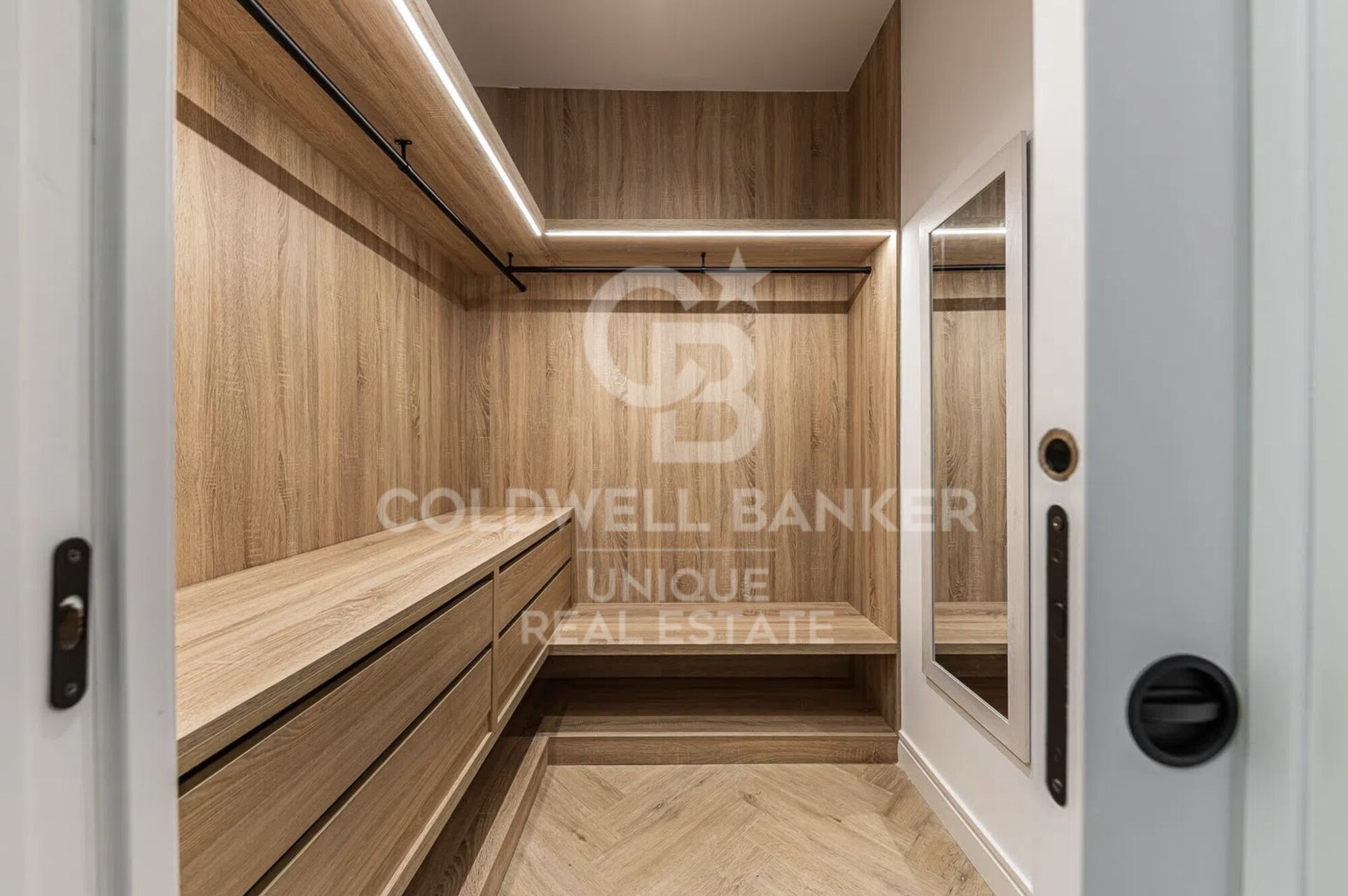 Piso exterior reformado de 4 habitaciones, balcones y garaje en Justicia, Madrid