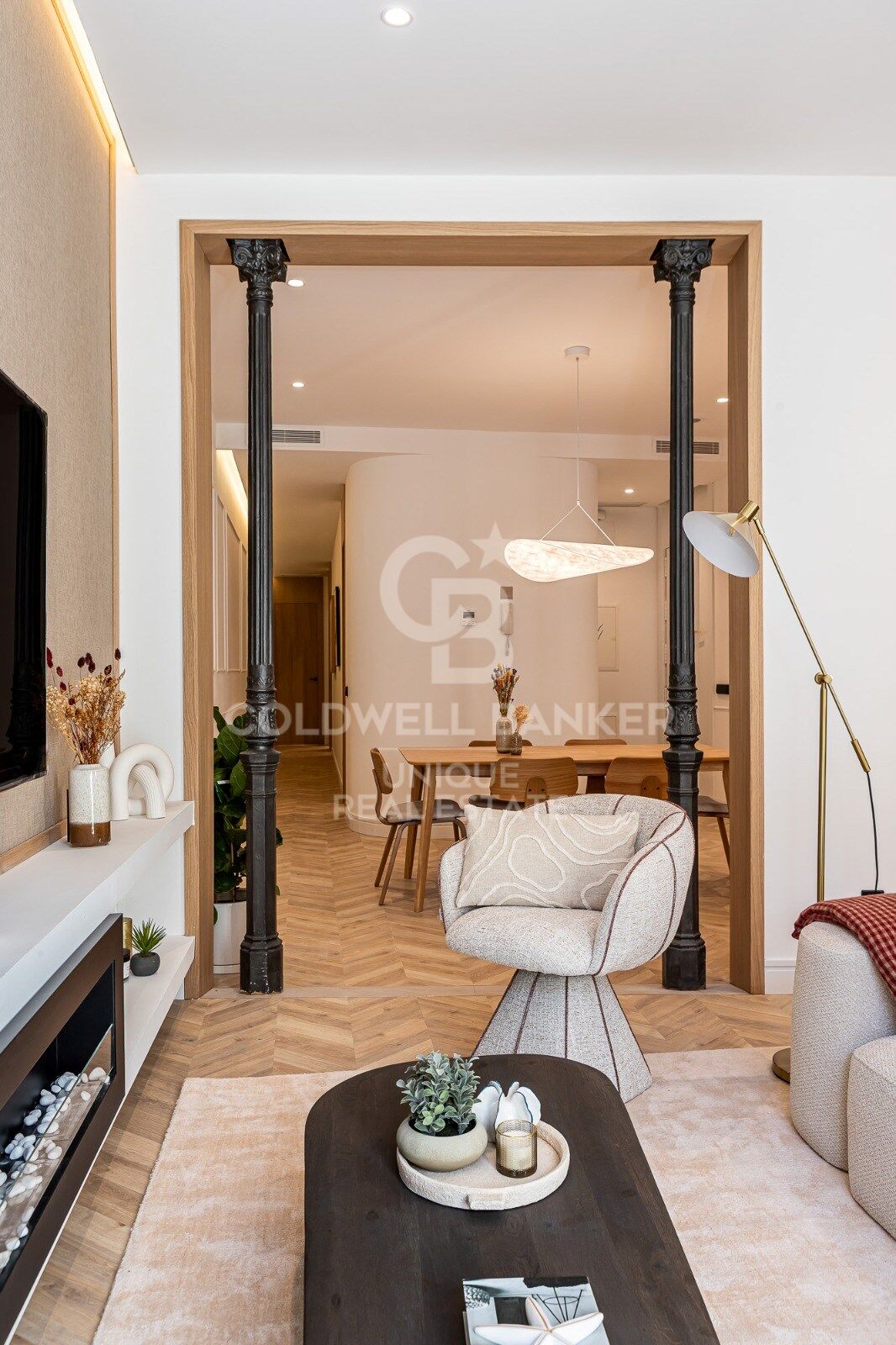 Appartement extérieur rénové avec balcons et parking à Justicia, Madrid