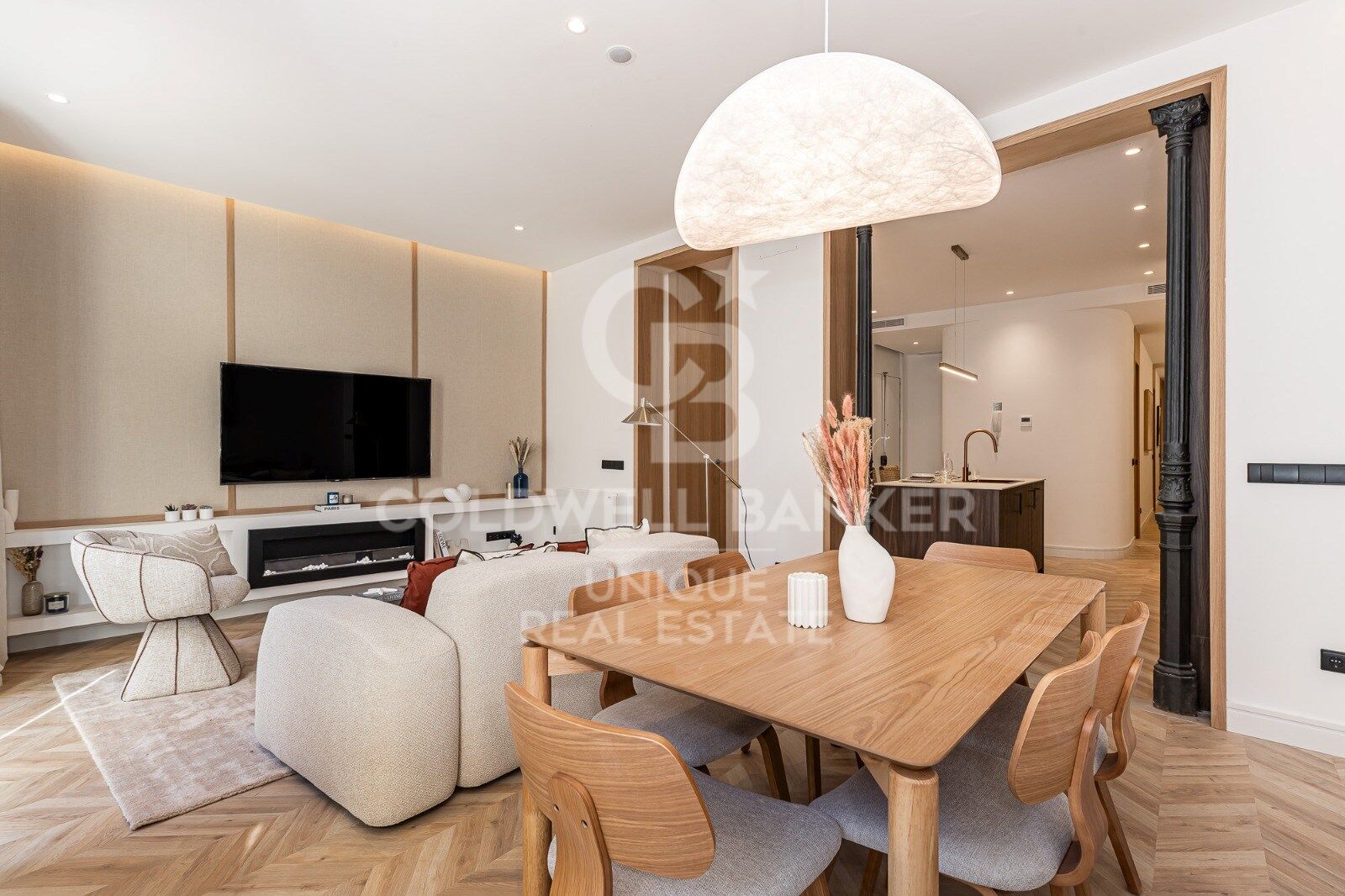 Renovierte mit Balkonen und Garage in Justicia, Madrid