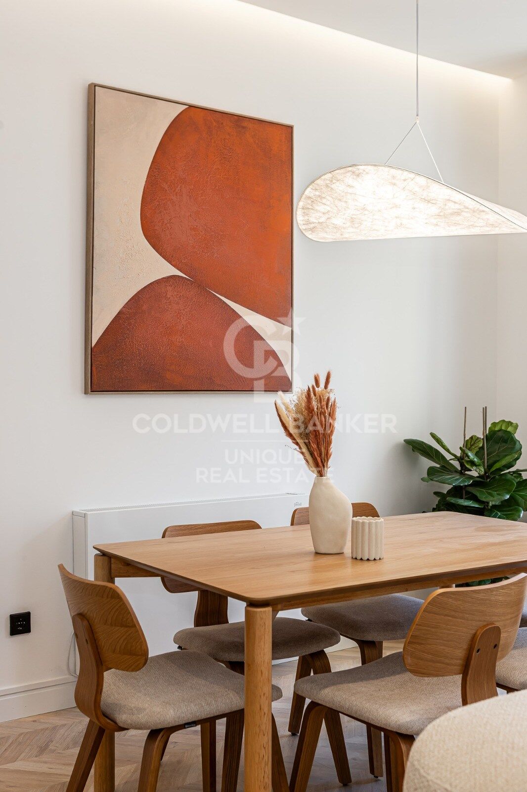 Renovierte mit Balkonen und Garage in Justicia, Madrid