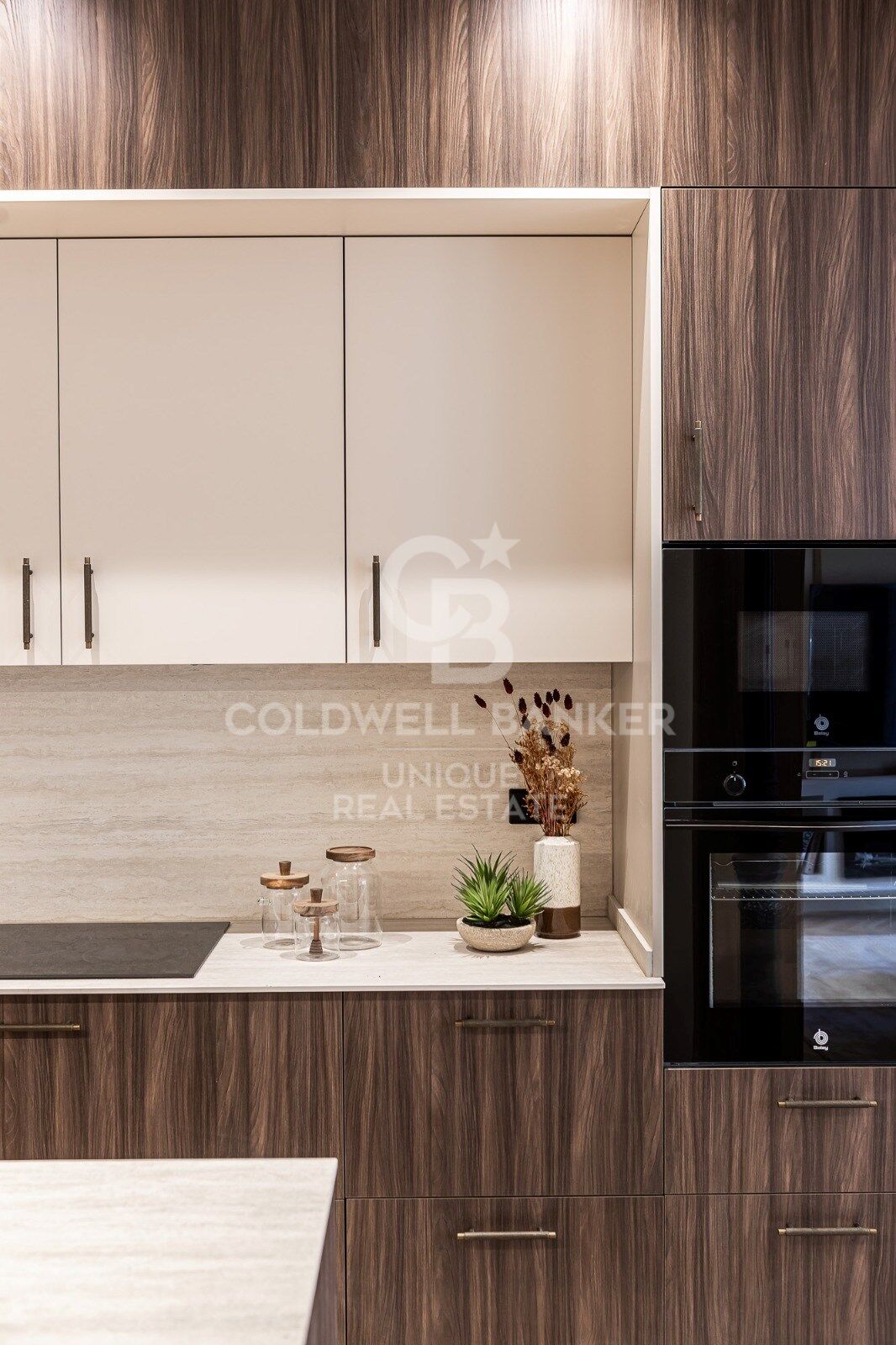 Renovierte mit Balkonen und Garage in Justicia, Madrid