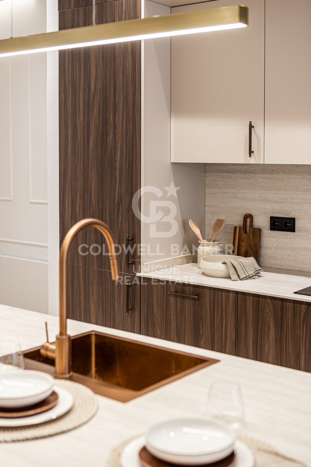 Renovierte mit Balkonen und Garage in Justicia, Madrid