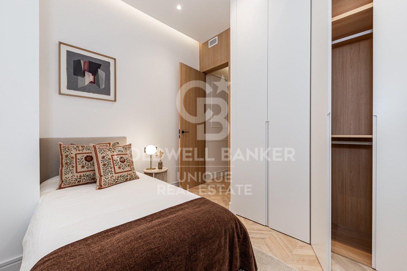 Renovierte mit Balkonen und Garage in Justicia, Madrid