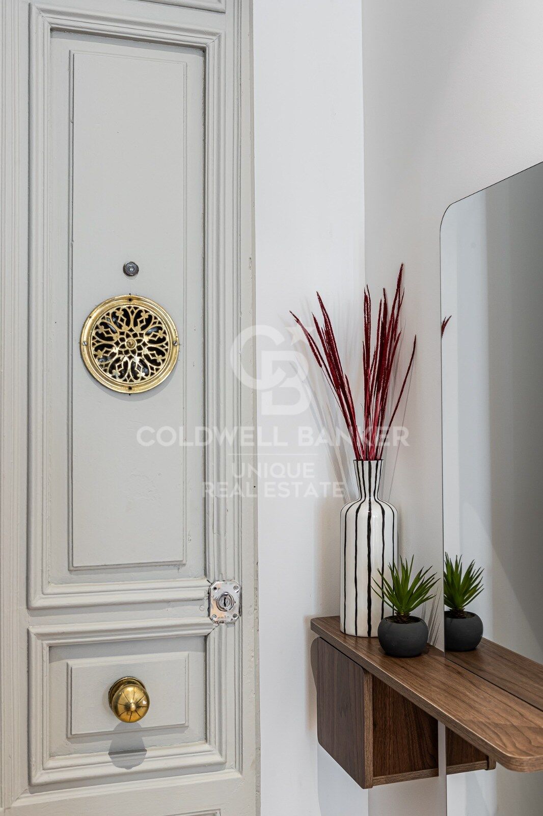 Renovierte mit Balkonen und Garage in Justicia, Madrid