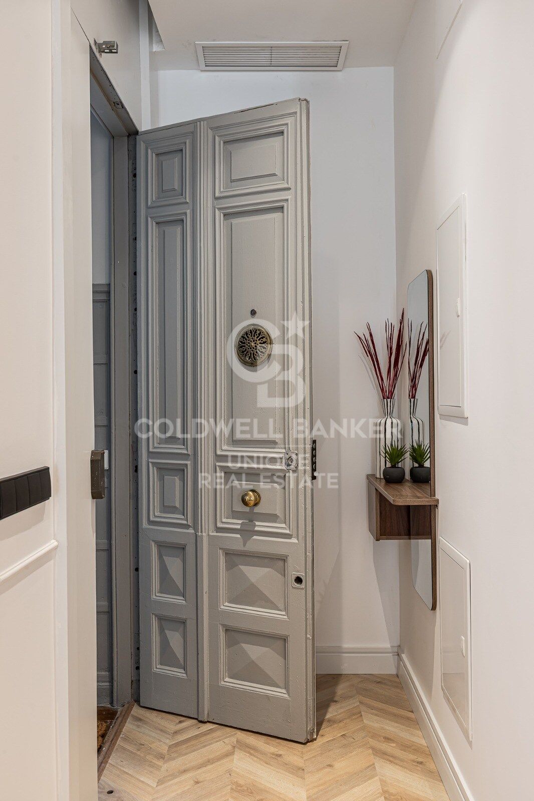 Renovierte mit Balkonen und Garage in Justicia, Madrid