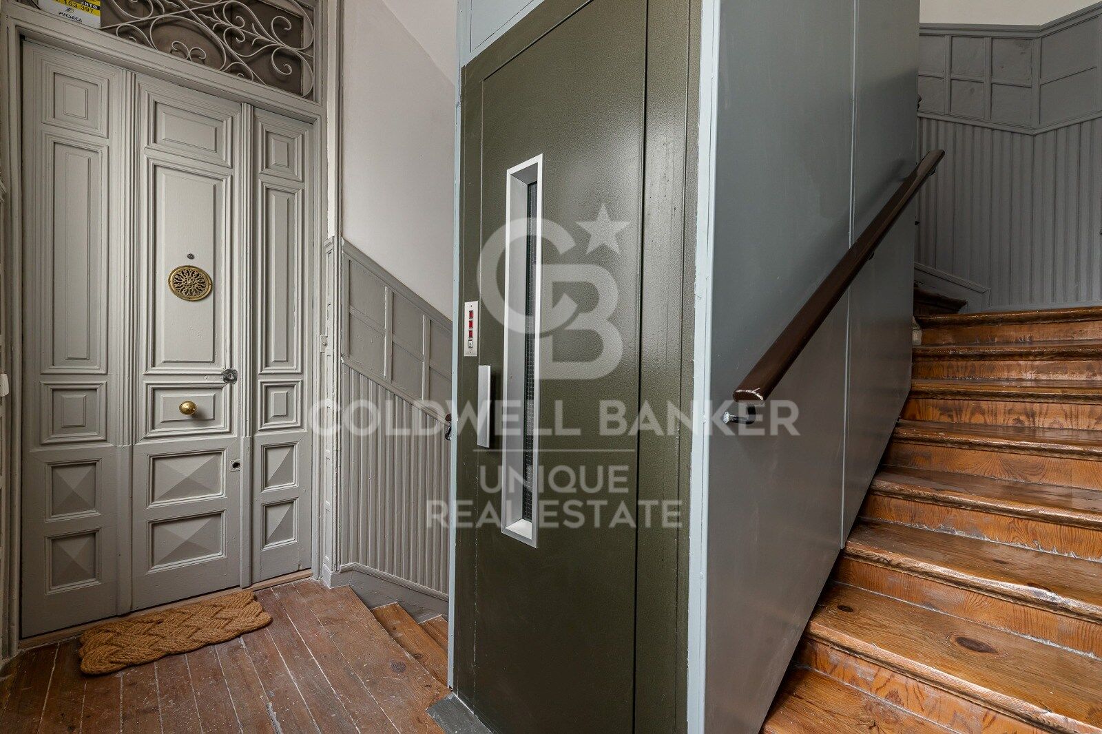 Renovierte mit Balkonen und Garage in Justicia, Madrid