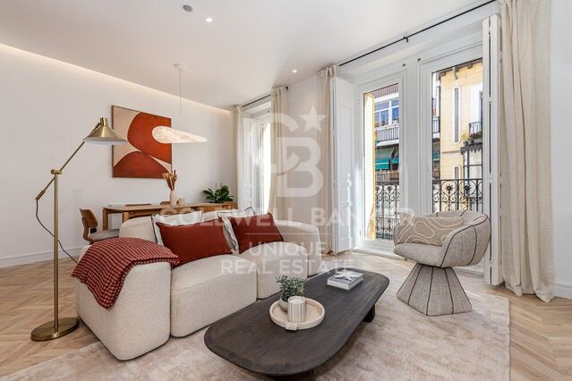 Renovated exterior apartment with balconies and parking in Justicia, Madrid