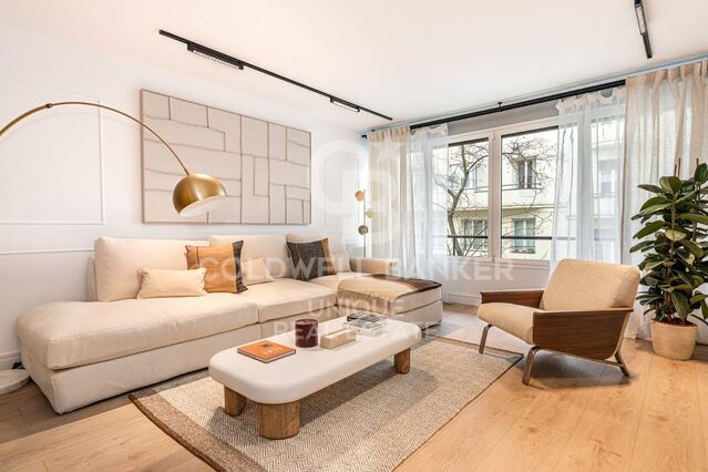 Renovated two-bedroom exterior apartment in Recoletos, Madrid