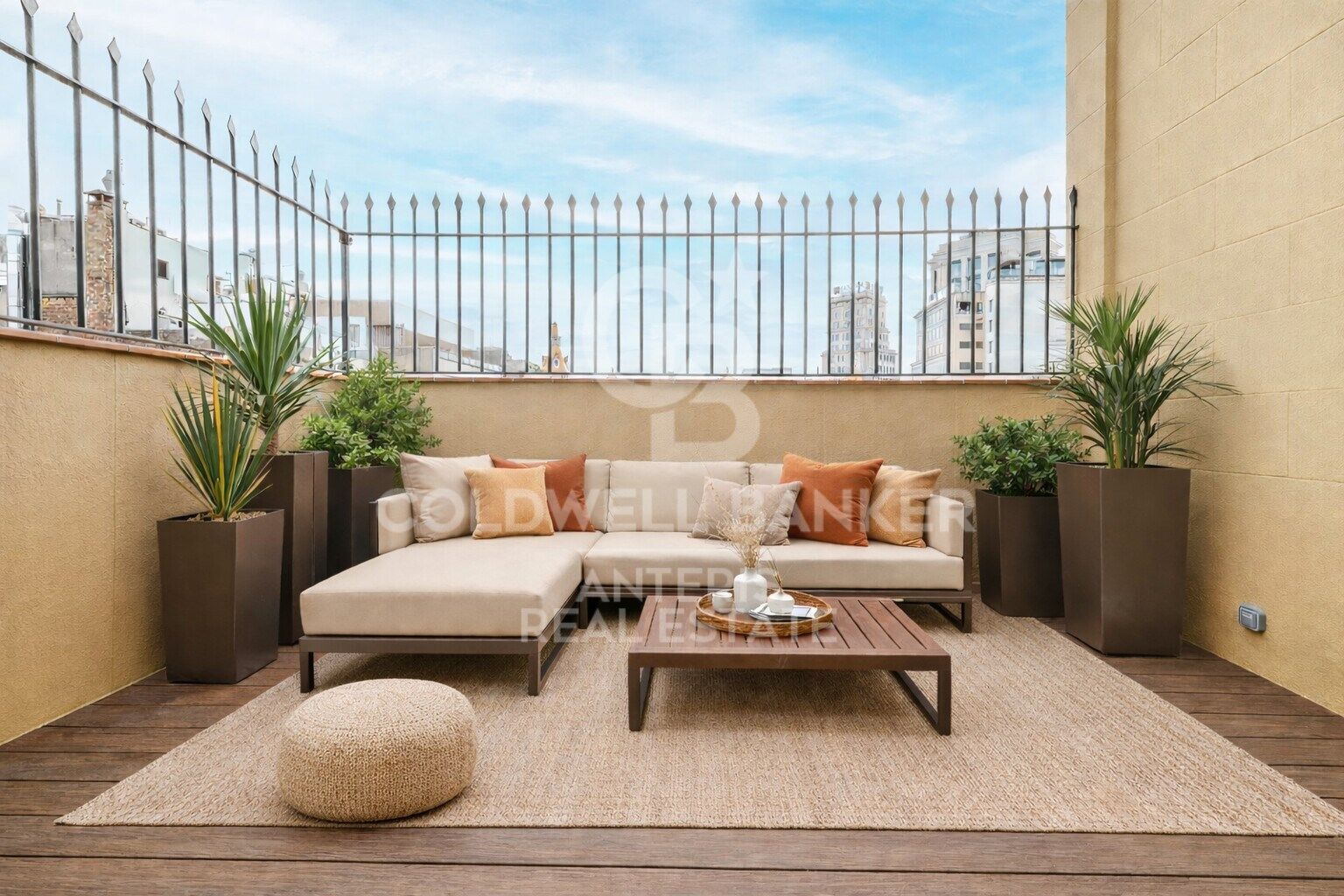 Exclusive penthouse with terrace in a stately building in the Quadrat d'Or