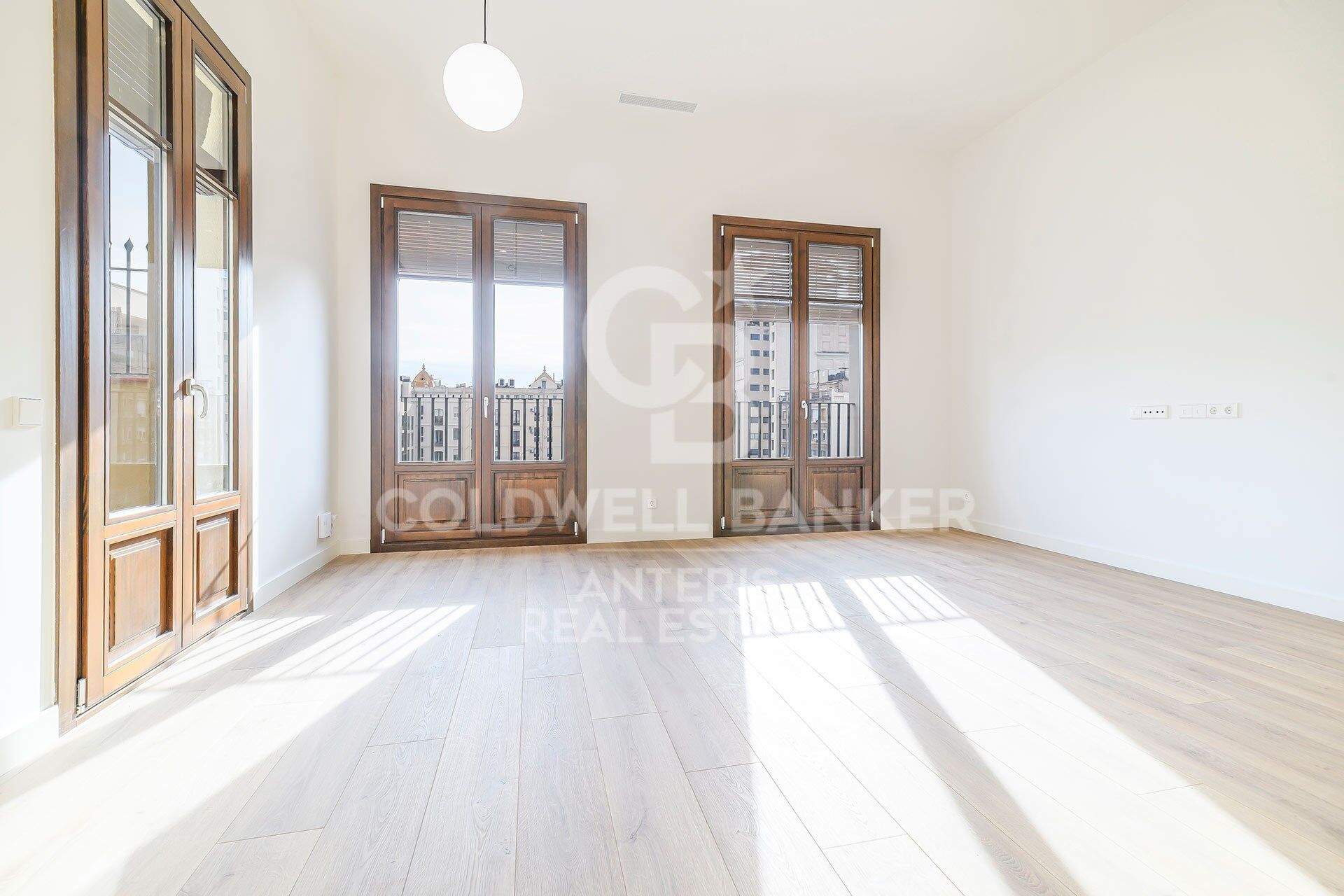 Exclusive penthouse with terrace in a stately building in the Quadrat d'Or