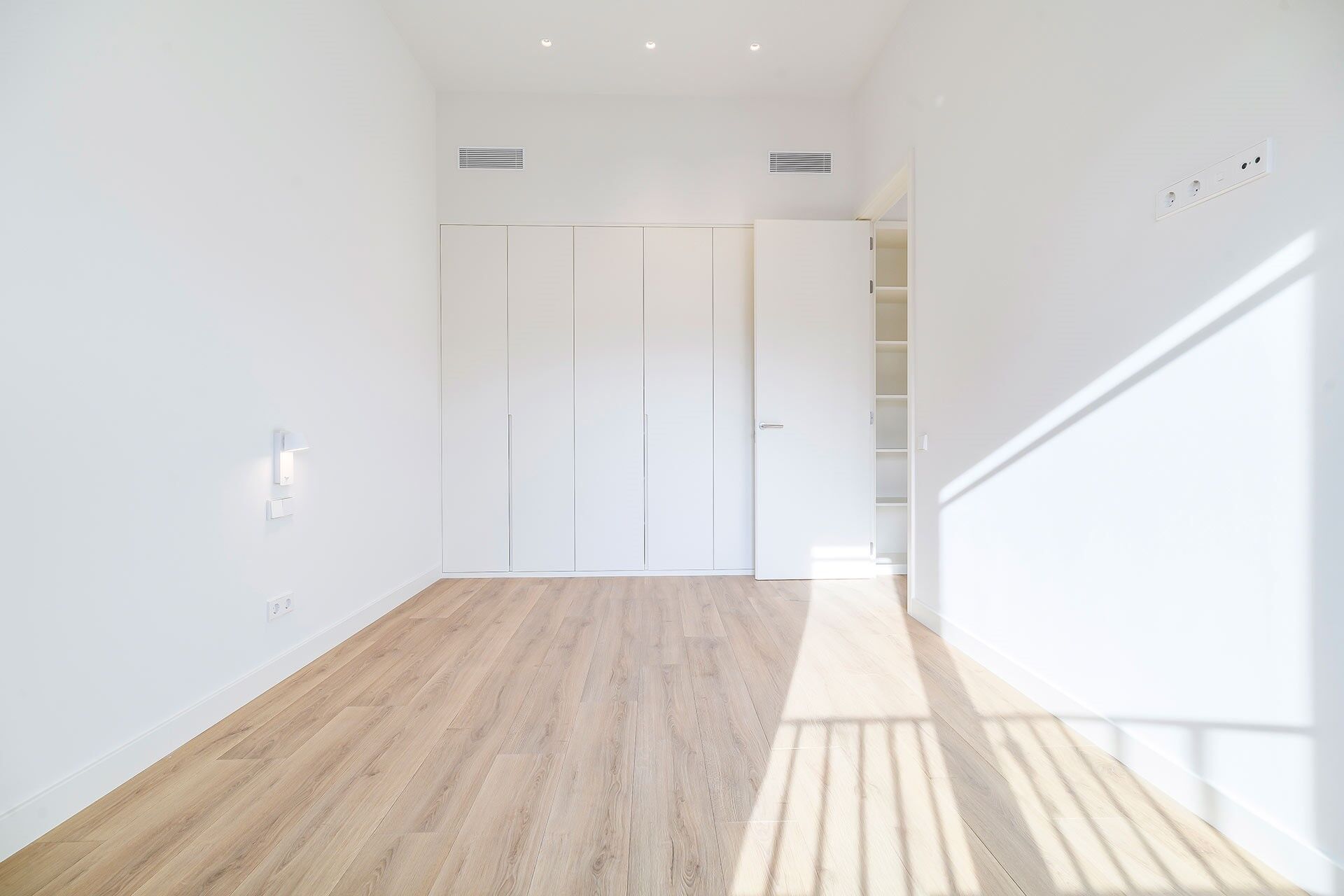Exclusive penthouse with terrace in a stately building in the Quadrat d'Or