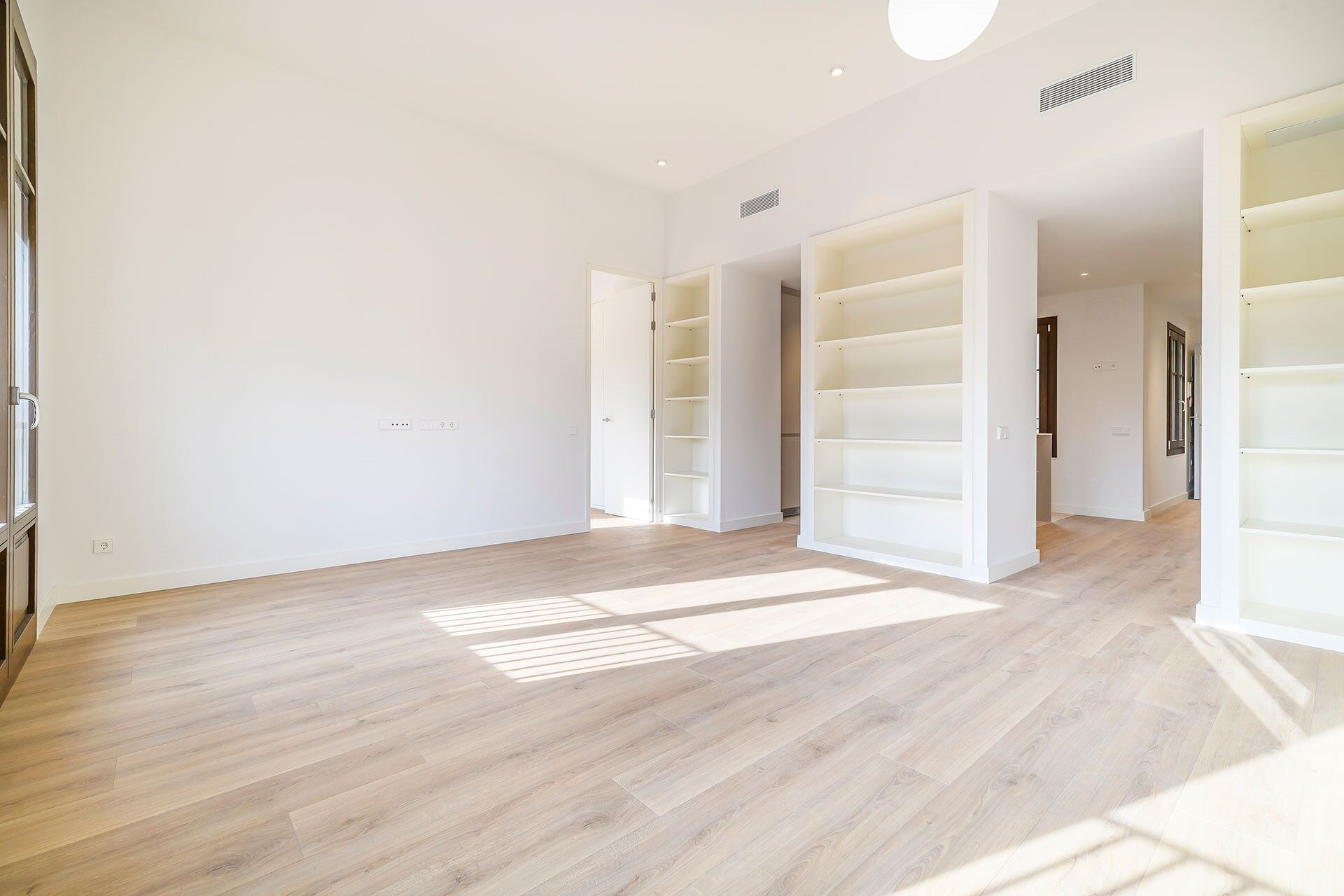 Exclusive penthouse with terrace in a stately building in the Quadrat d'Or