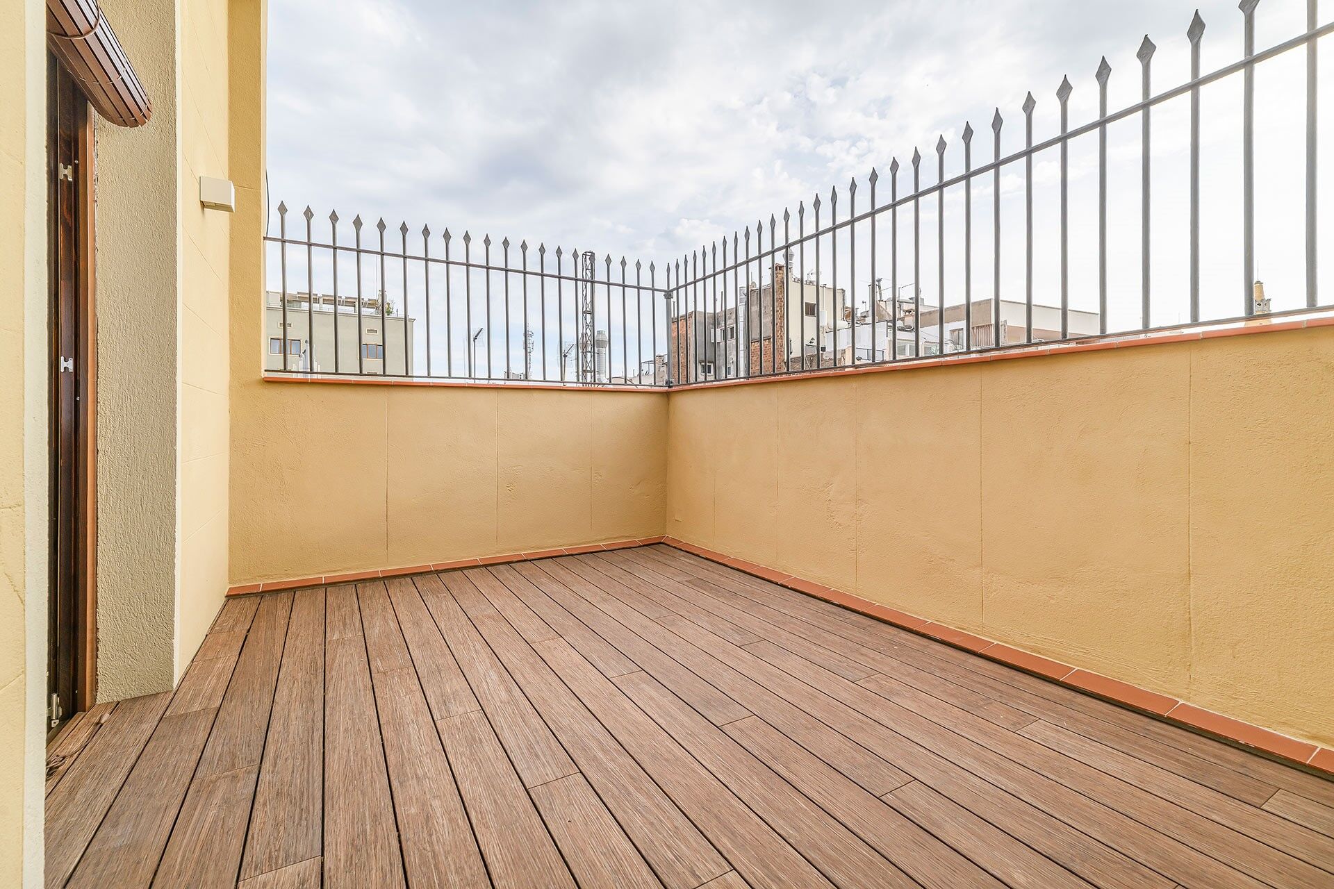 Exclusive penthouse with terrace in a stately building in the Quadrat d'Or
