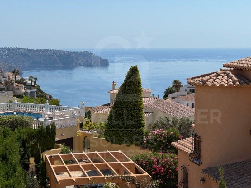 Villa de luxe exclusive avec vue panoramique et sur la mer.