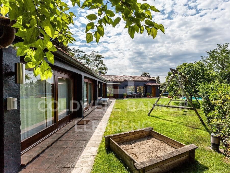 Wonderful rustic finca with a large garden and pool for sale in Vallvidrera