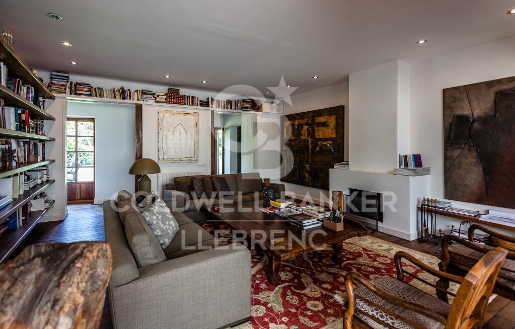 Wonderful rustic finca with a large garden and pool for sale in Vallvidrera