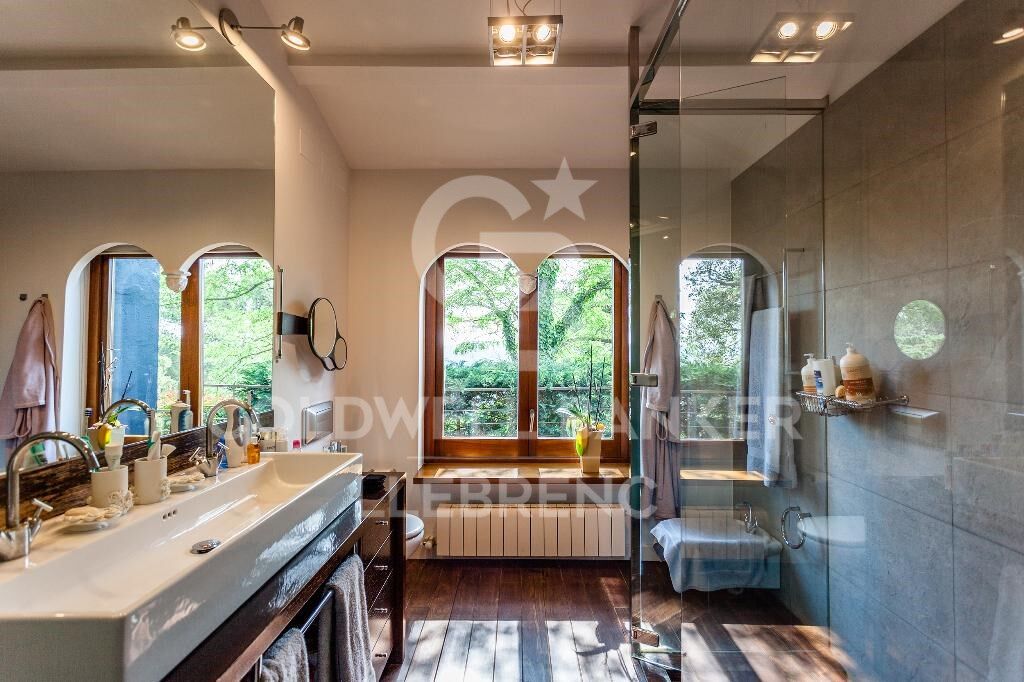Wonderful rustic finca with a large garden and pool for sale in Vallvidrera