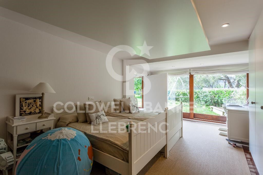 Wonderful rustic finca with a large garden and pool for sale in Vallvidrera