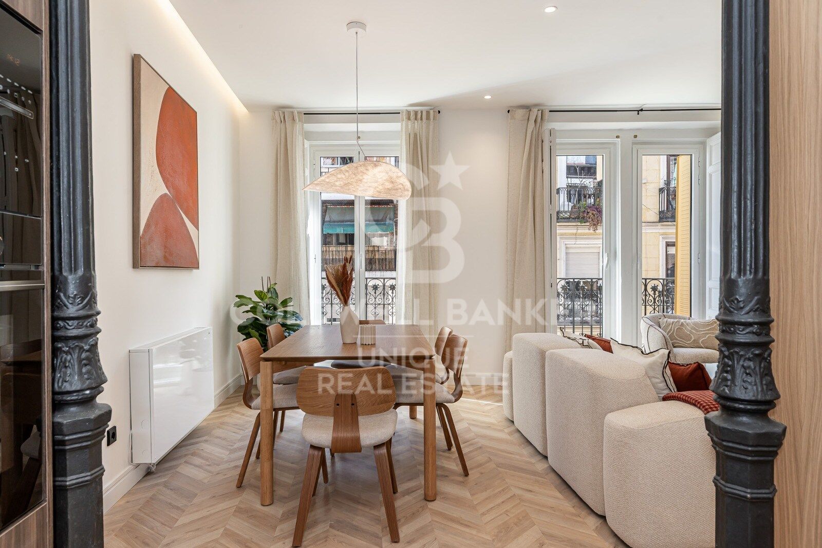 Appartement extérieur rénové avec balcons et parking à Justicia, Madrid