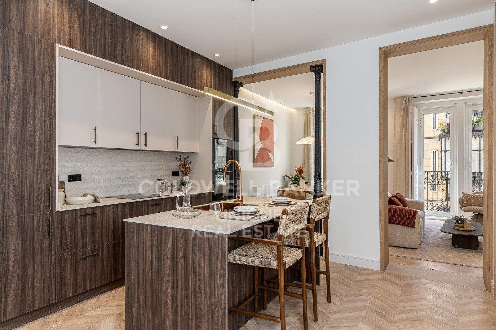 Appartement extérieur rénové avec balcons et parking à Justicia, Madrid